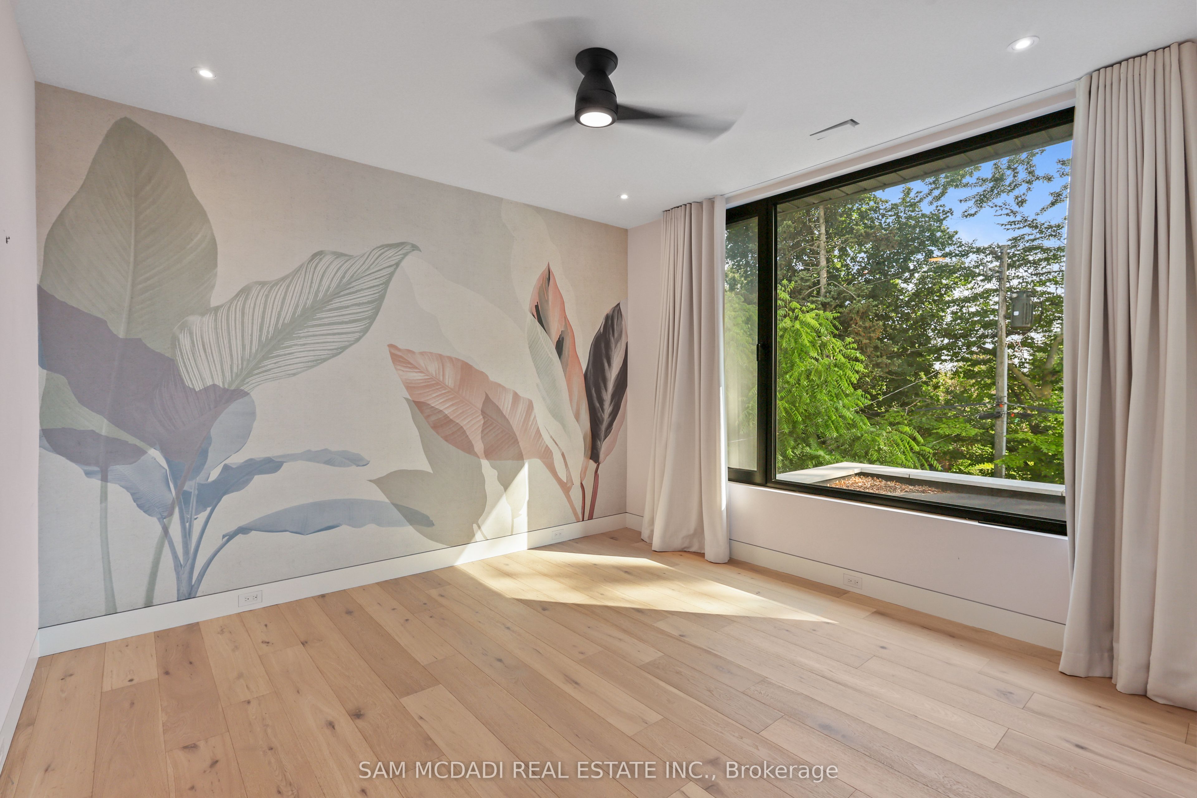 2186 Harcourt Crescent Property Photo 30