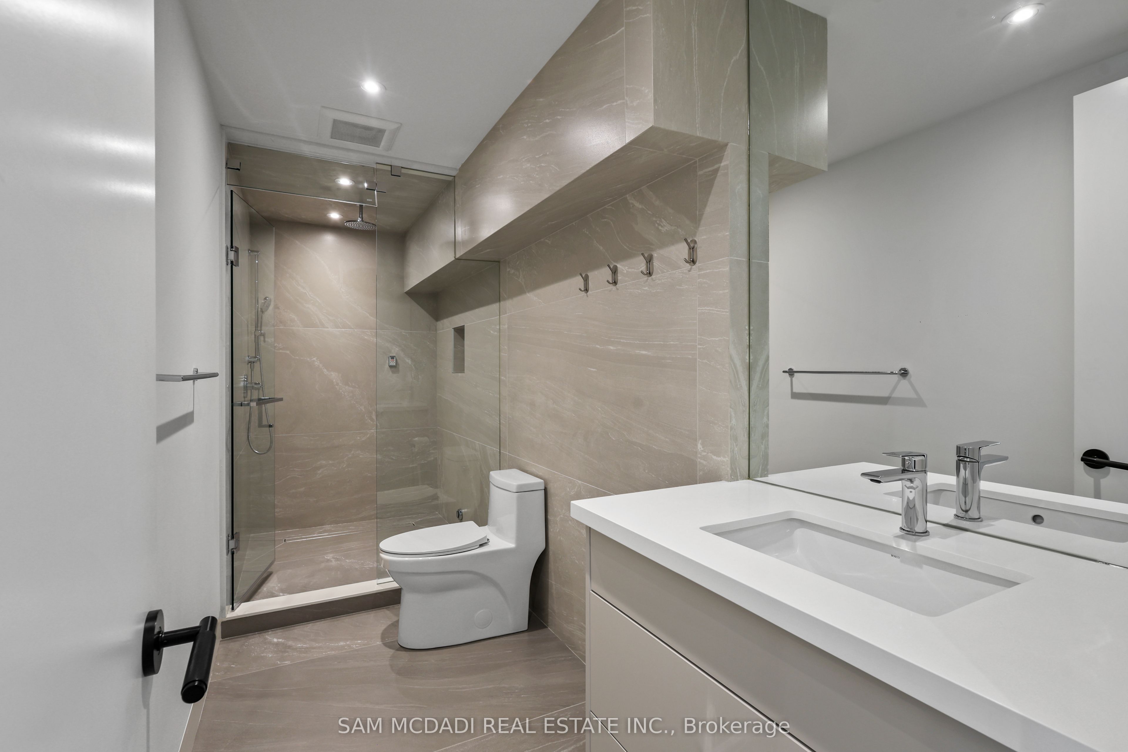 2186 Harcourt Crescent Property Photo 44