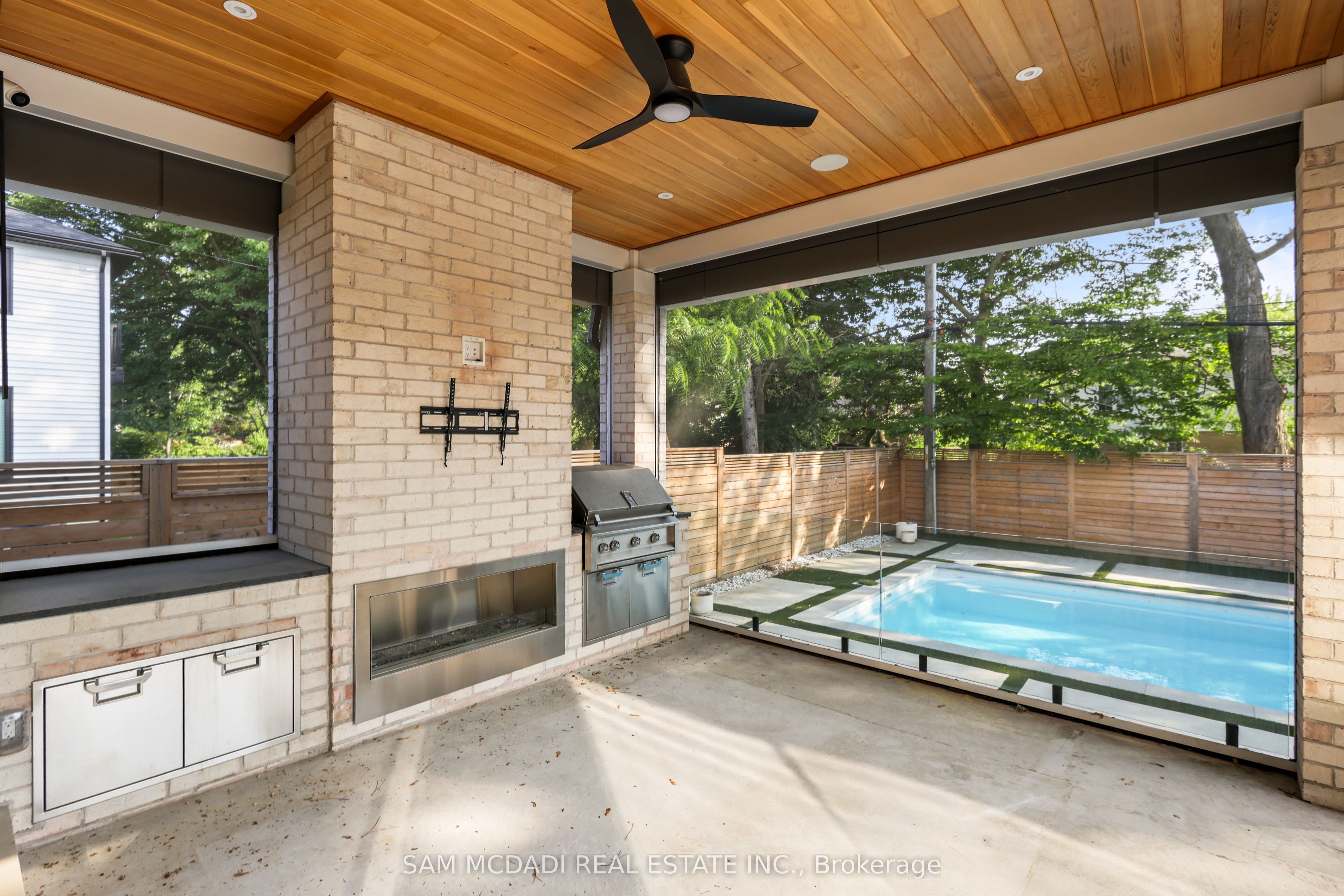 2186 Harcourt Crescent Property Photo 45