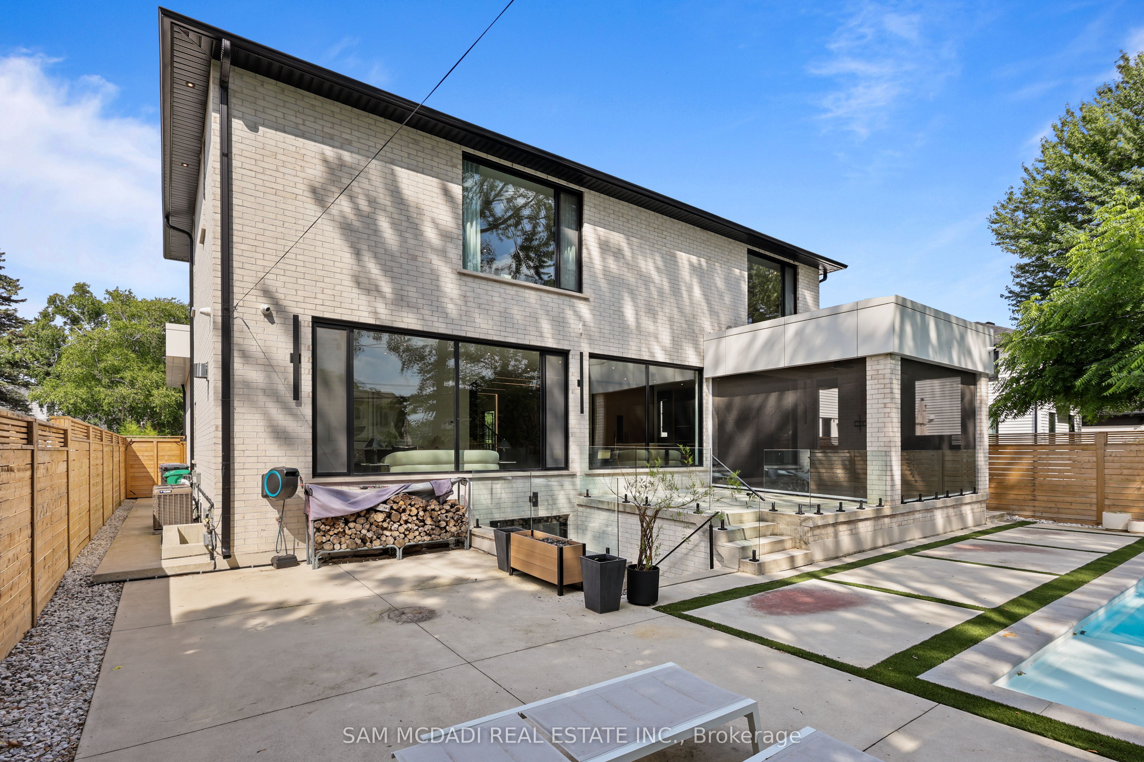2186 Harcourt Crescent Property Photo 47