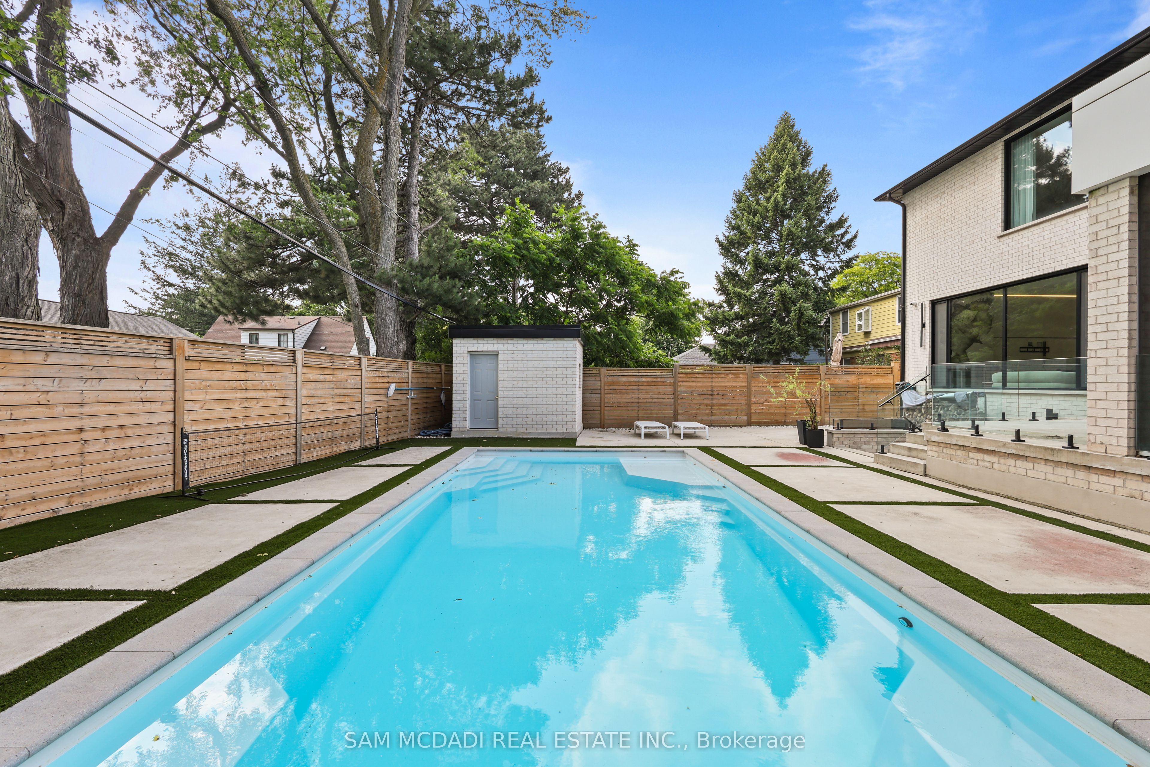 2186 Harcourt Crescent Property Photo 49