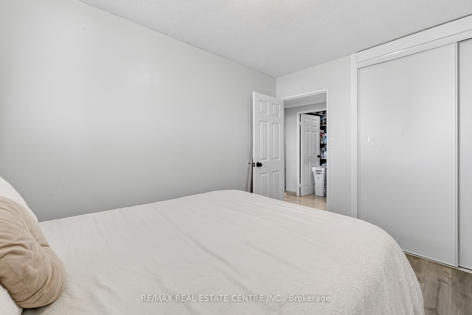 320 Dixon Road 1708 Property Photo 12