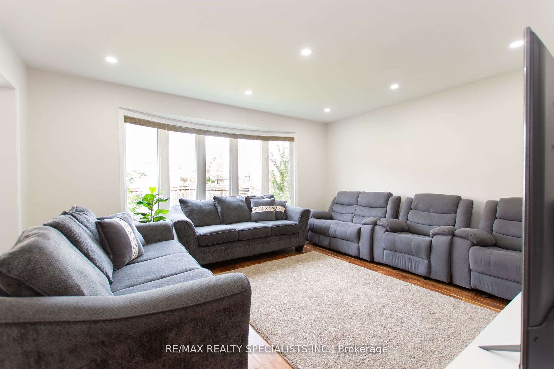 929 Philbrook Drive Property Photo 8