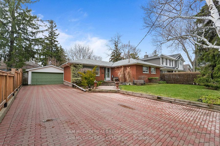 2470 Meadowood Crescent Property Photo 1
