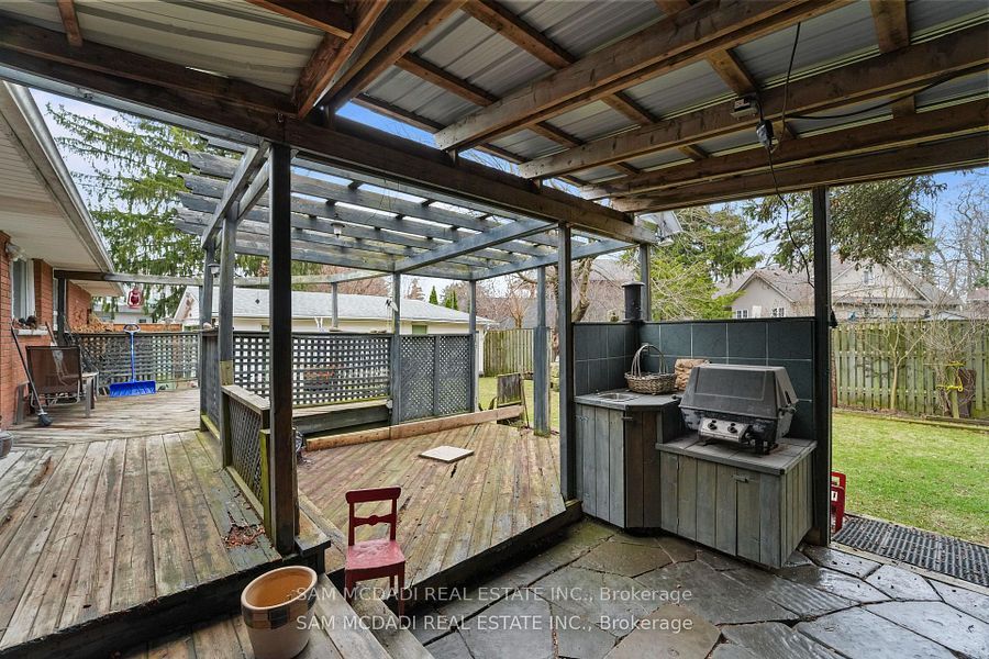 2470 Meadowood Crescent Property Photo 6