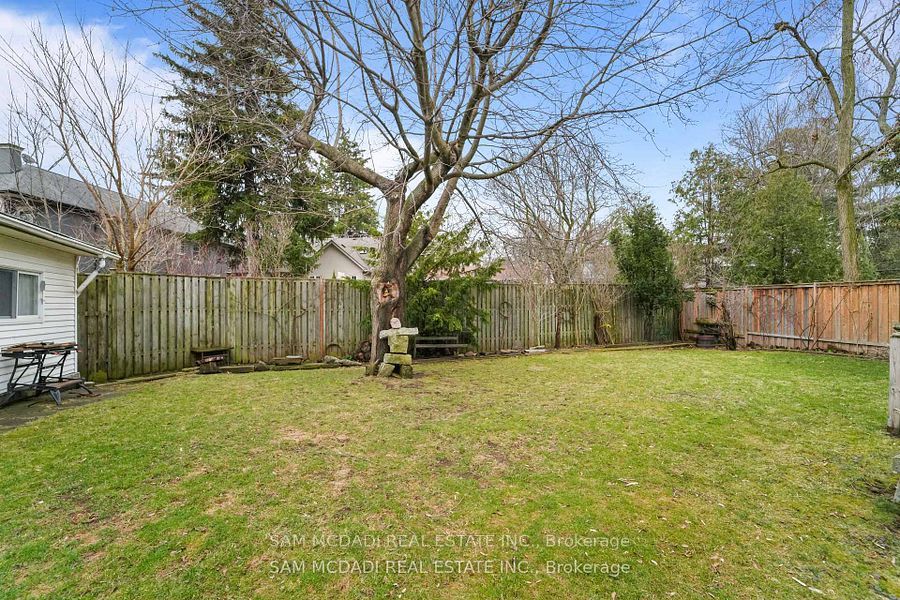 2470 Meadowood Crescent Property Photo 10