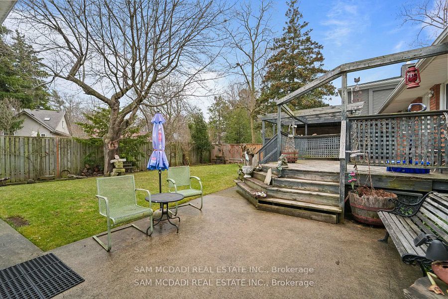 2470 Meadowood Crescent Property Photo 12