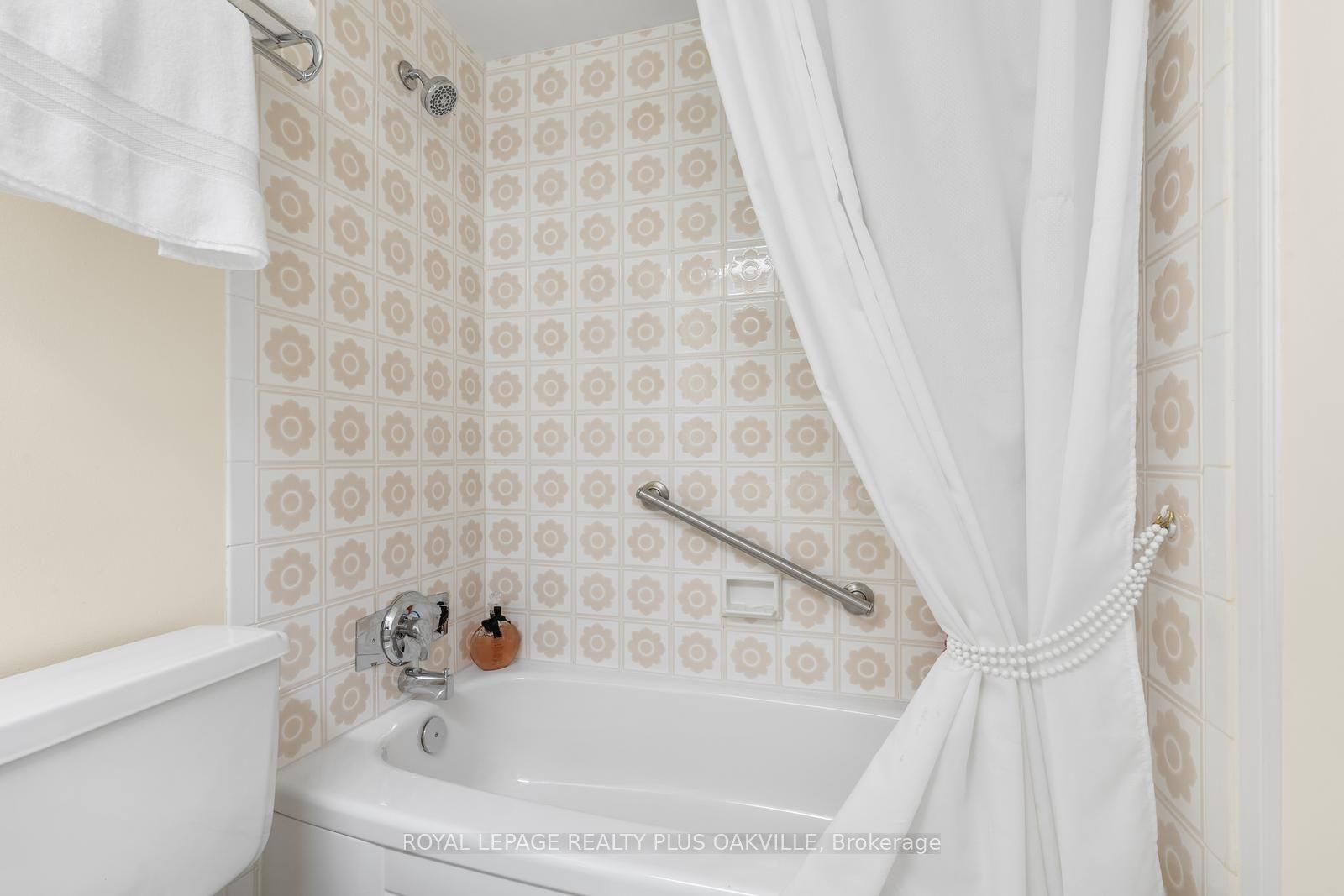 2175 Marine Drive 102 Property Photo 23