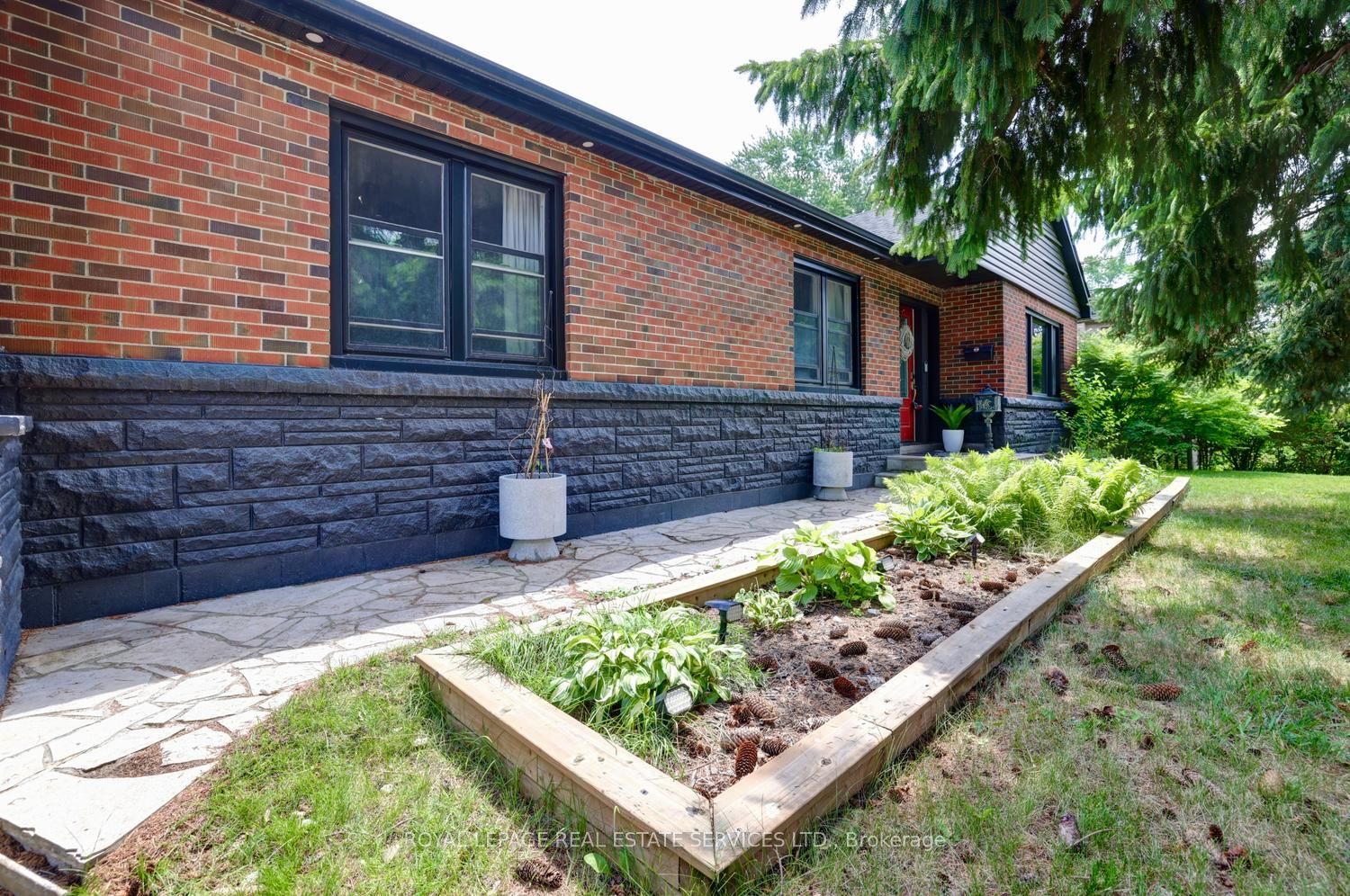 1028 Cedar Avenue Property Photo 2
