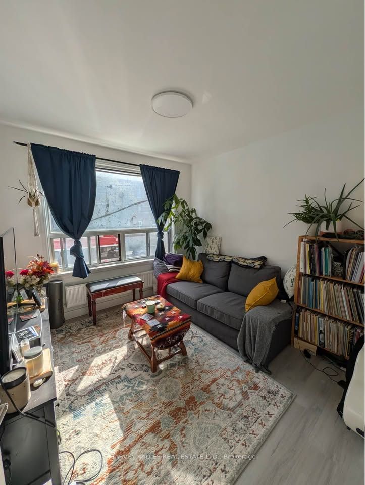 1982 Eglinton Avenue W 1 Property Photo 2