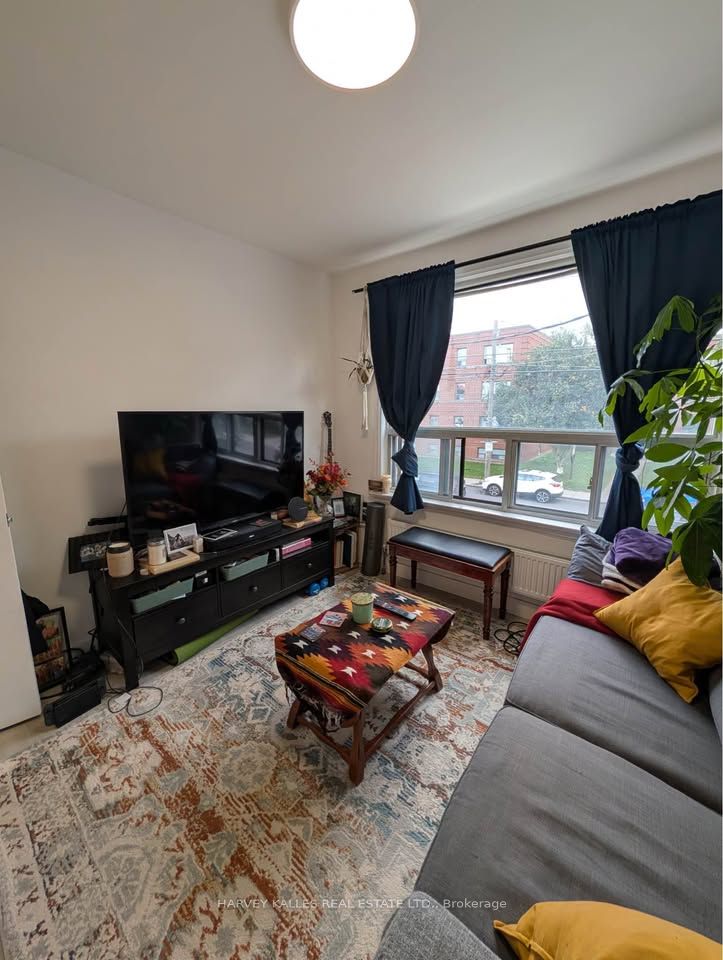 1982 Eglinton Avenue W 1 Property Photo 3