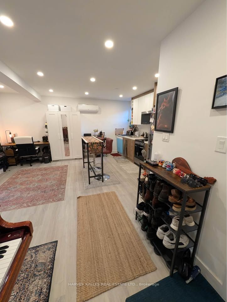 1982 Eglinton Avenue W 1 Property Photo 6
