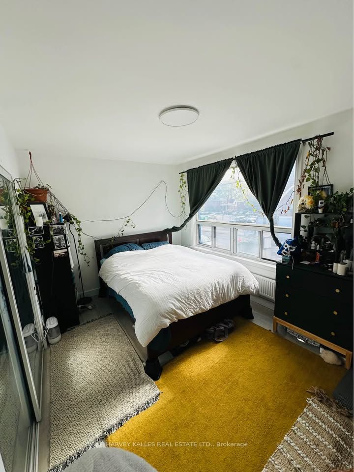 1982 Eglinton Avenue W 1 Property Photo 7