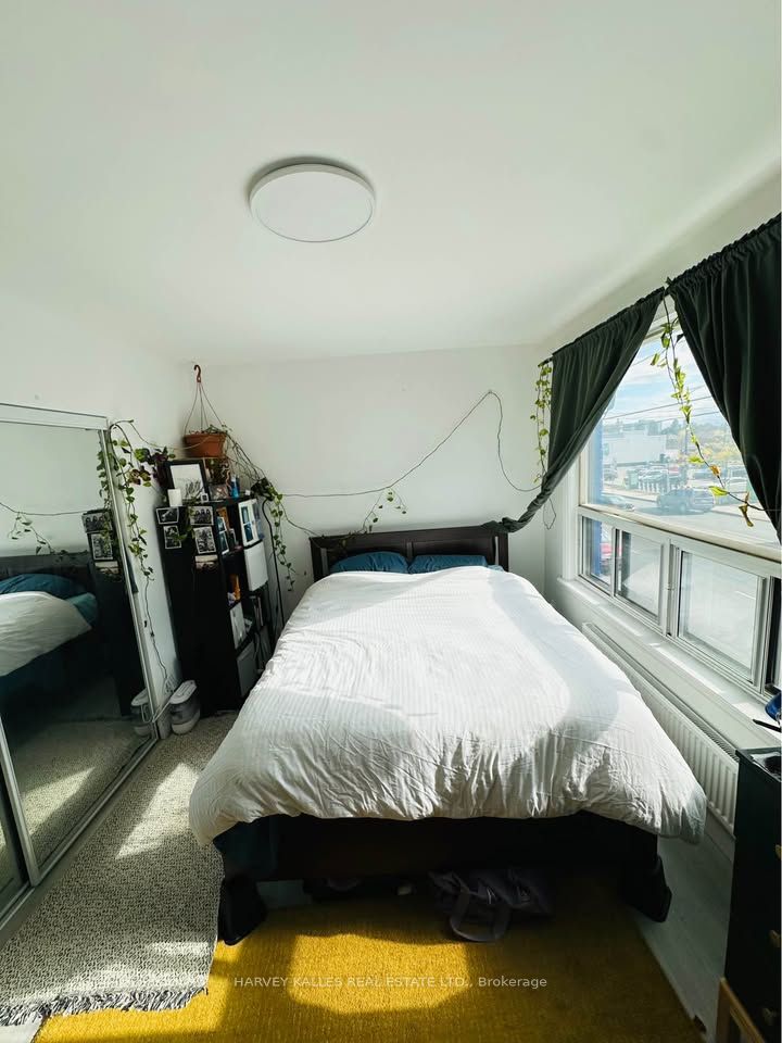 1982 Eglinton Avenue W 1 Property Photo 10