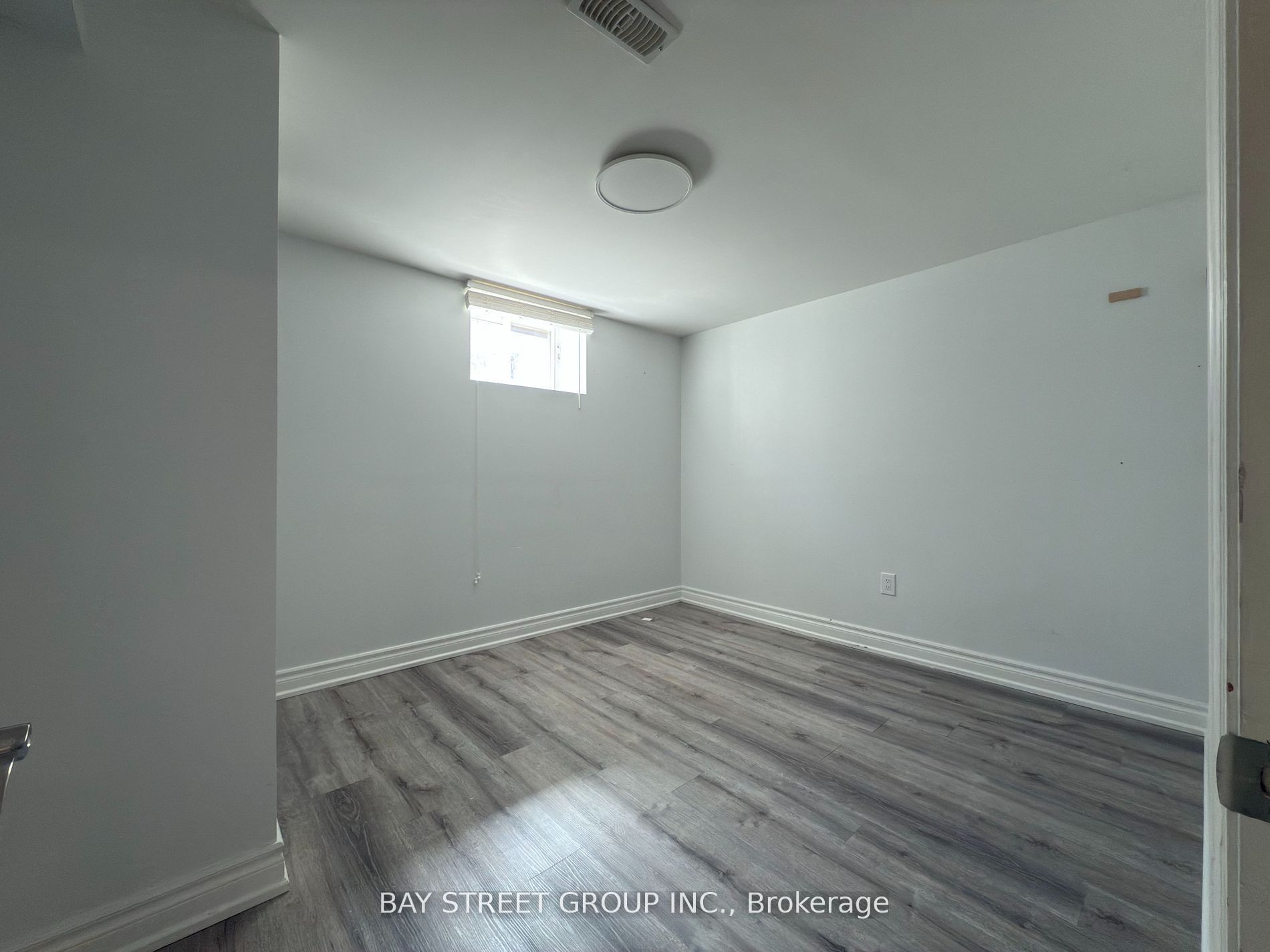 82 Exbury Road Basement Property Photo 8