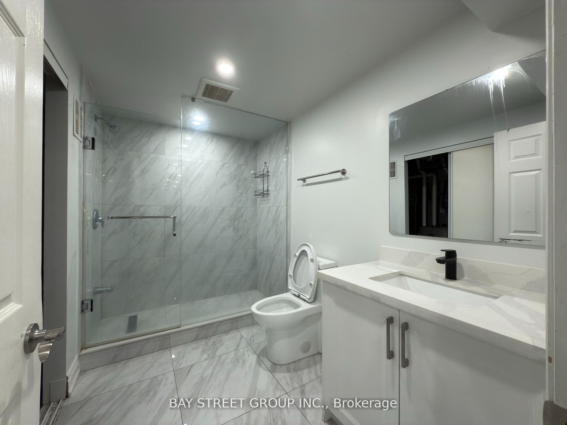 82 Exbury Road Basement Property Photo 9
