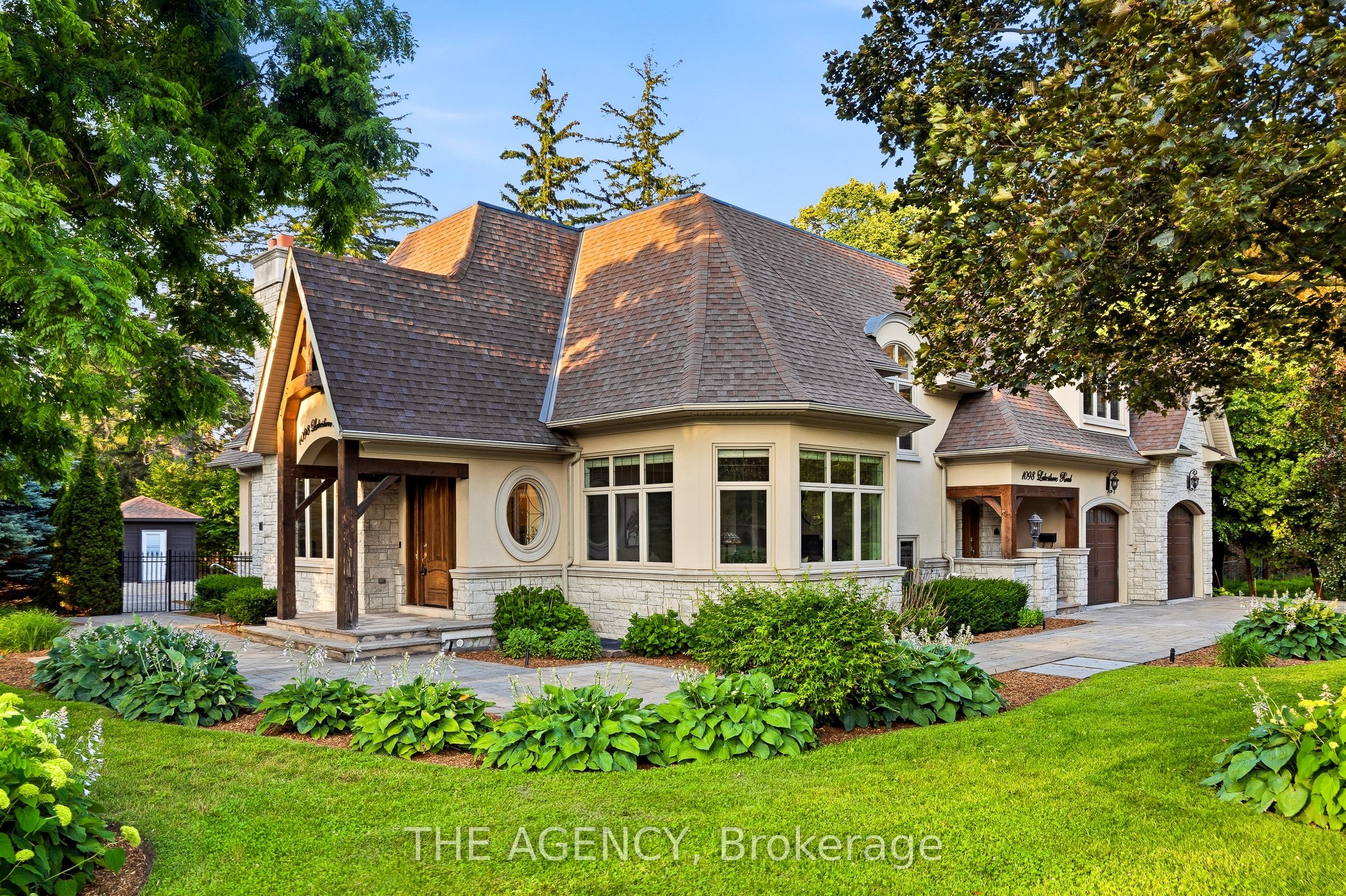1098 Lakeshore Road W Property Photo 1