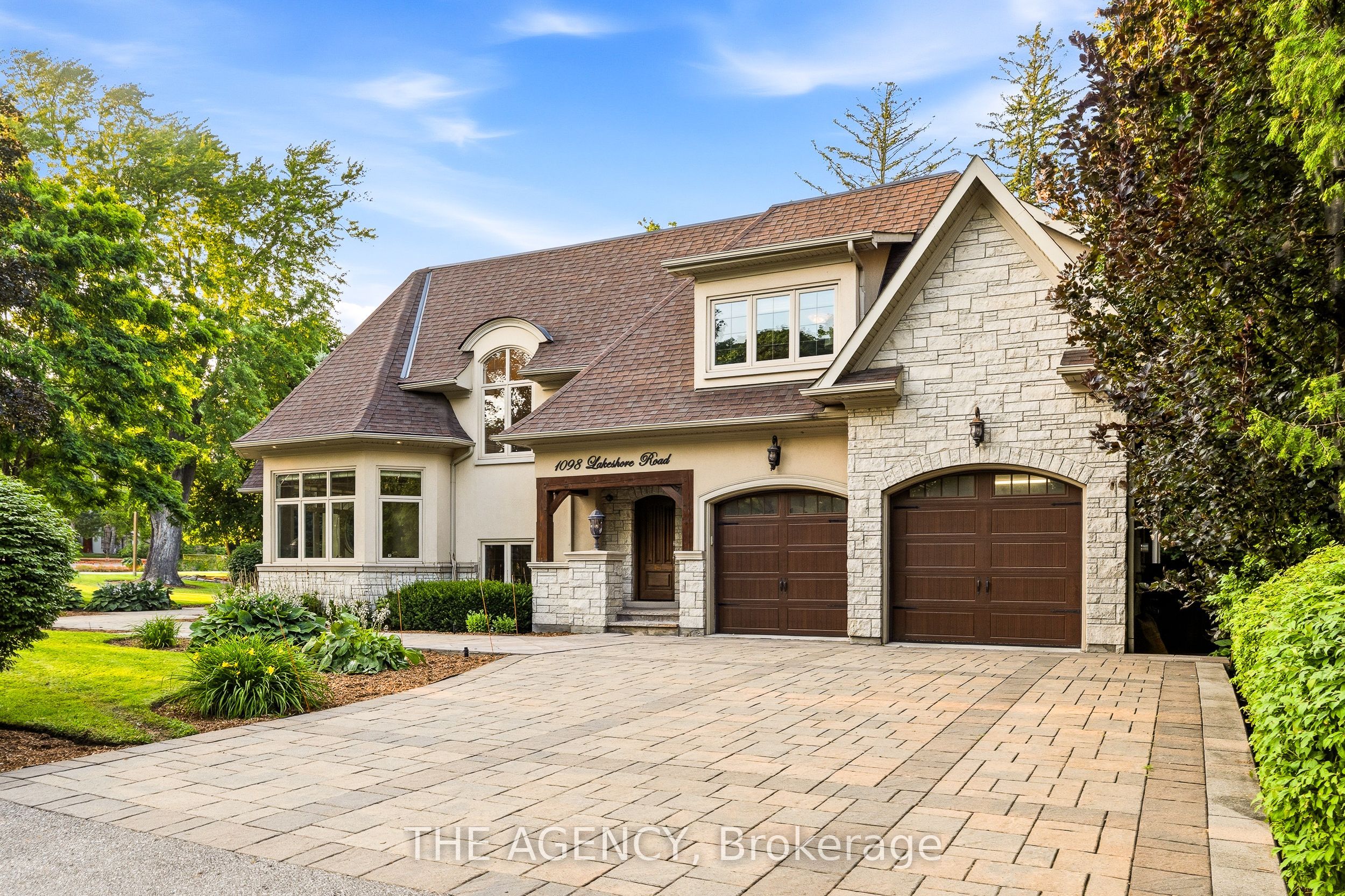 1098 Lakeshore Road W Property Photo 1