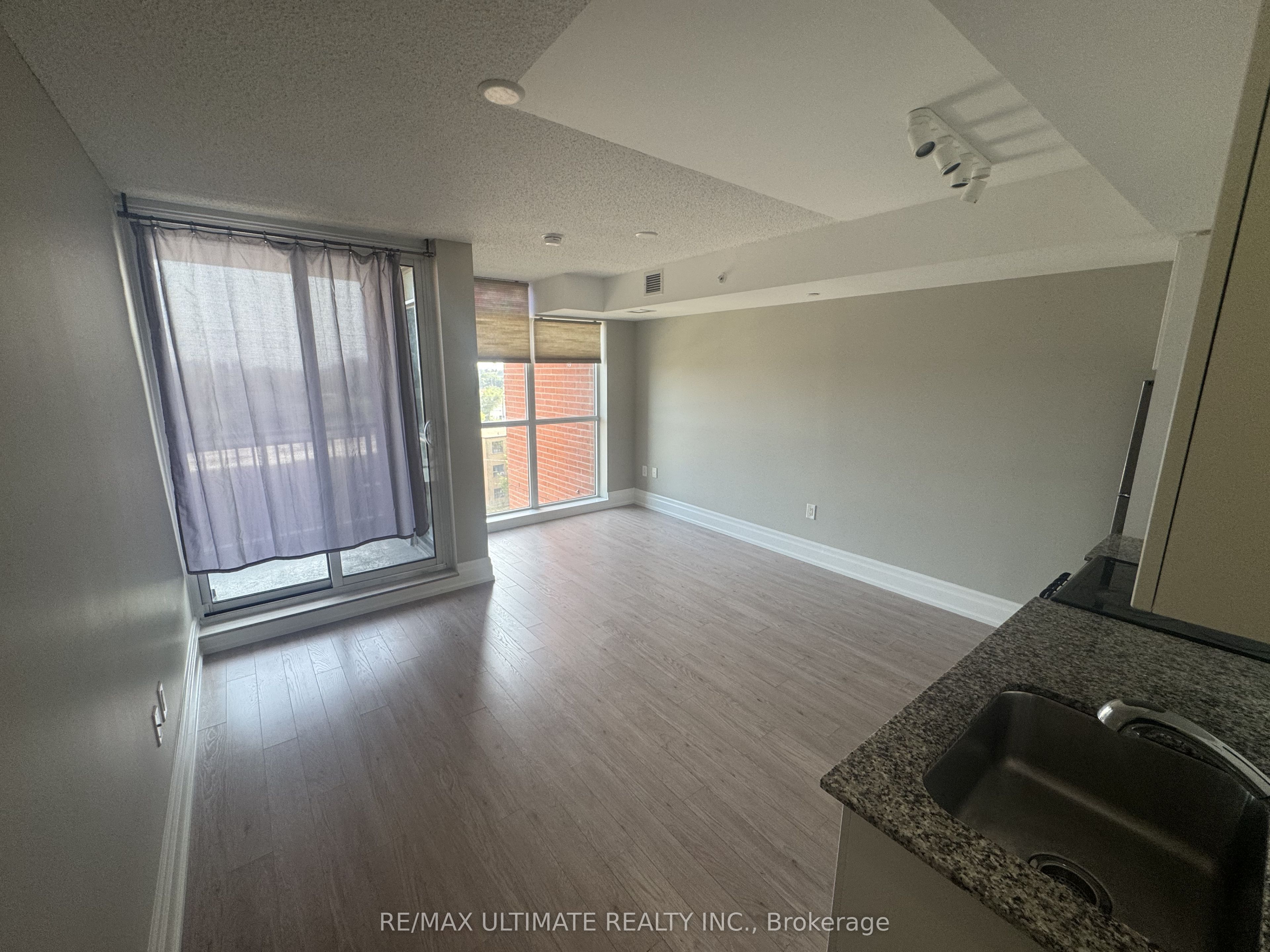 800 Lawrence Avenue W 516 Property Photo 6