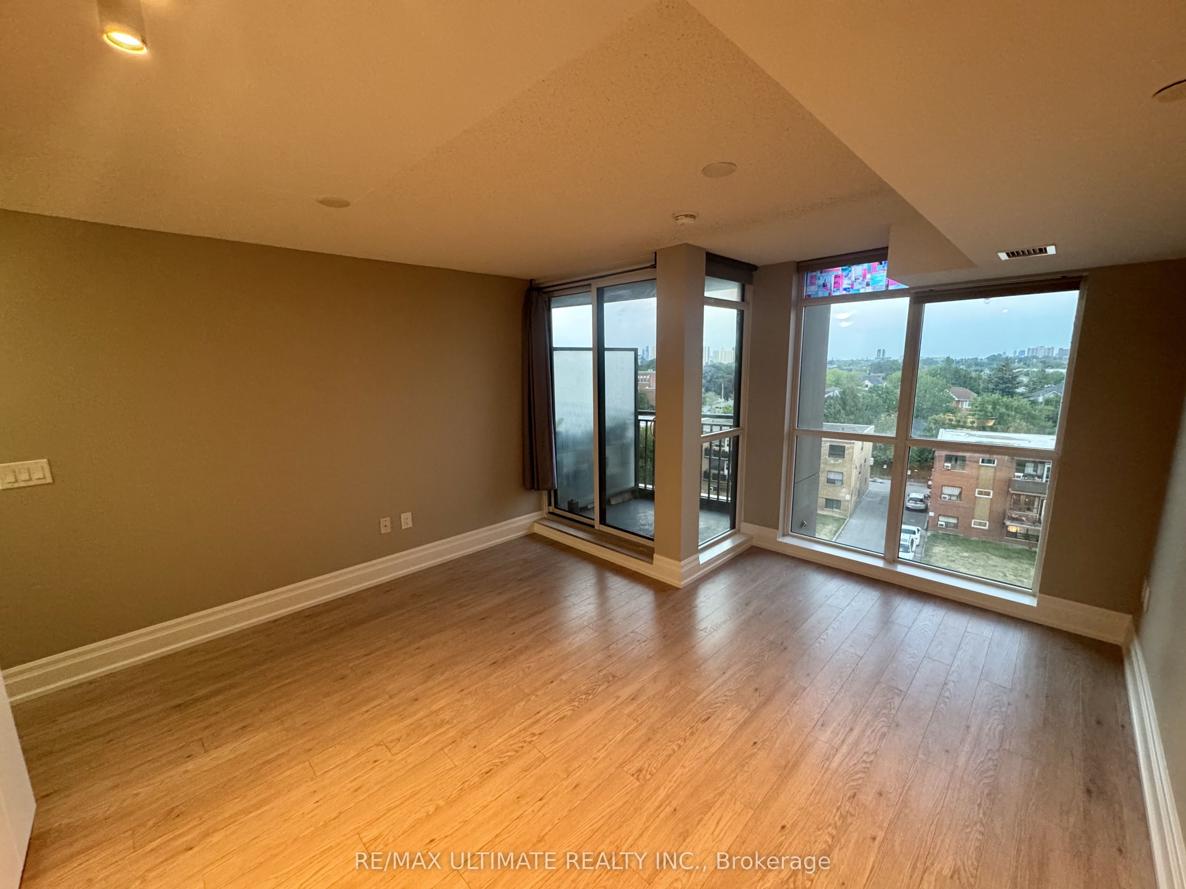800 Lawrence Avenue W 516 Property Photo 8