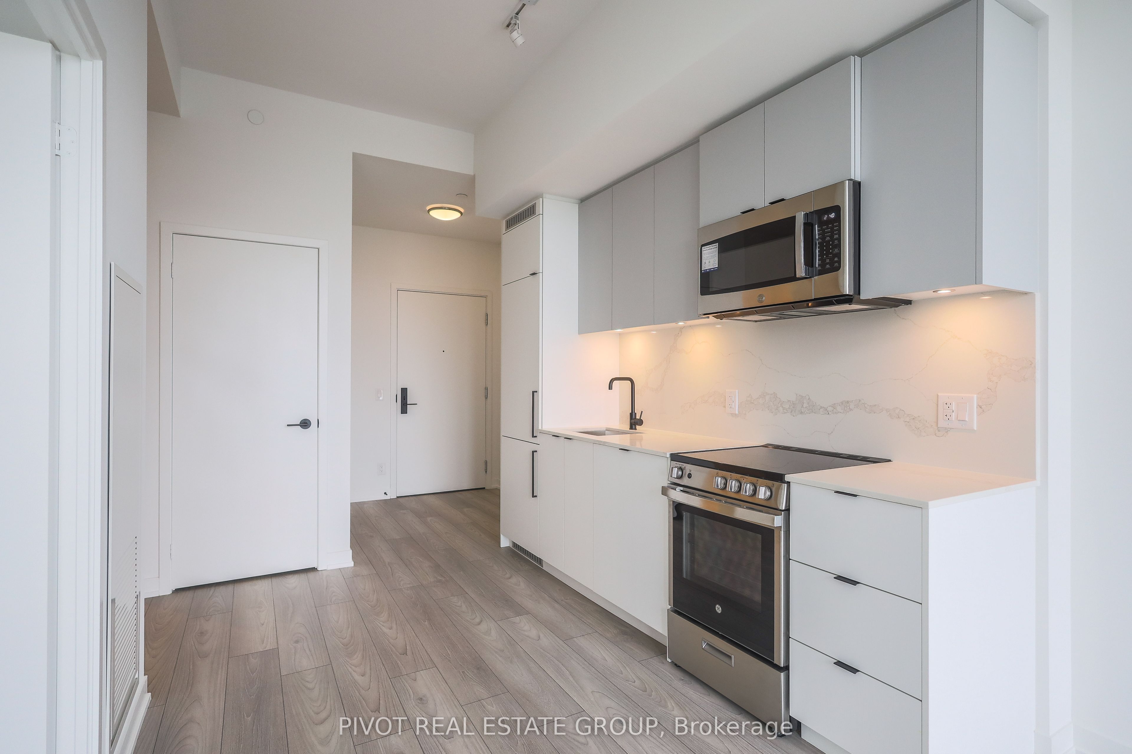 285 Dufferin Street 1406 Property Photo 3