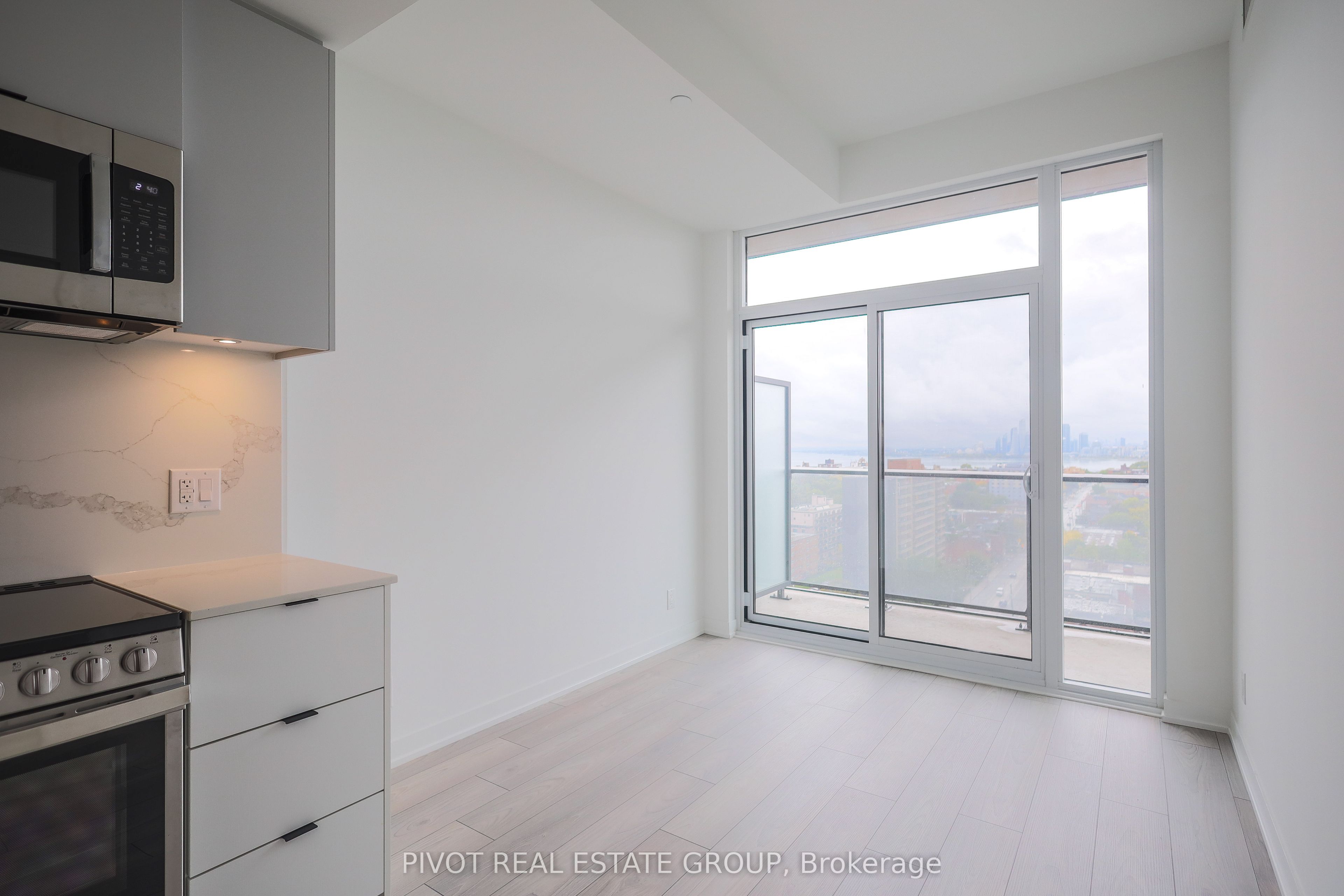 285 Dufferin Street 1406 Property Photo 4
