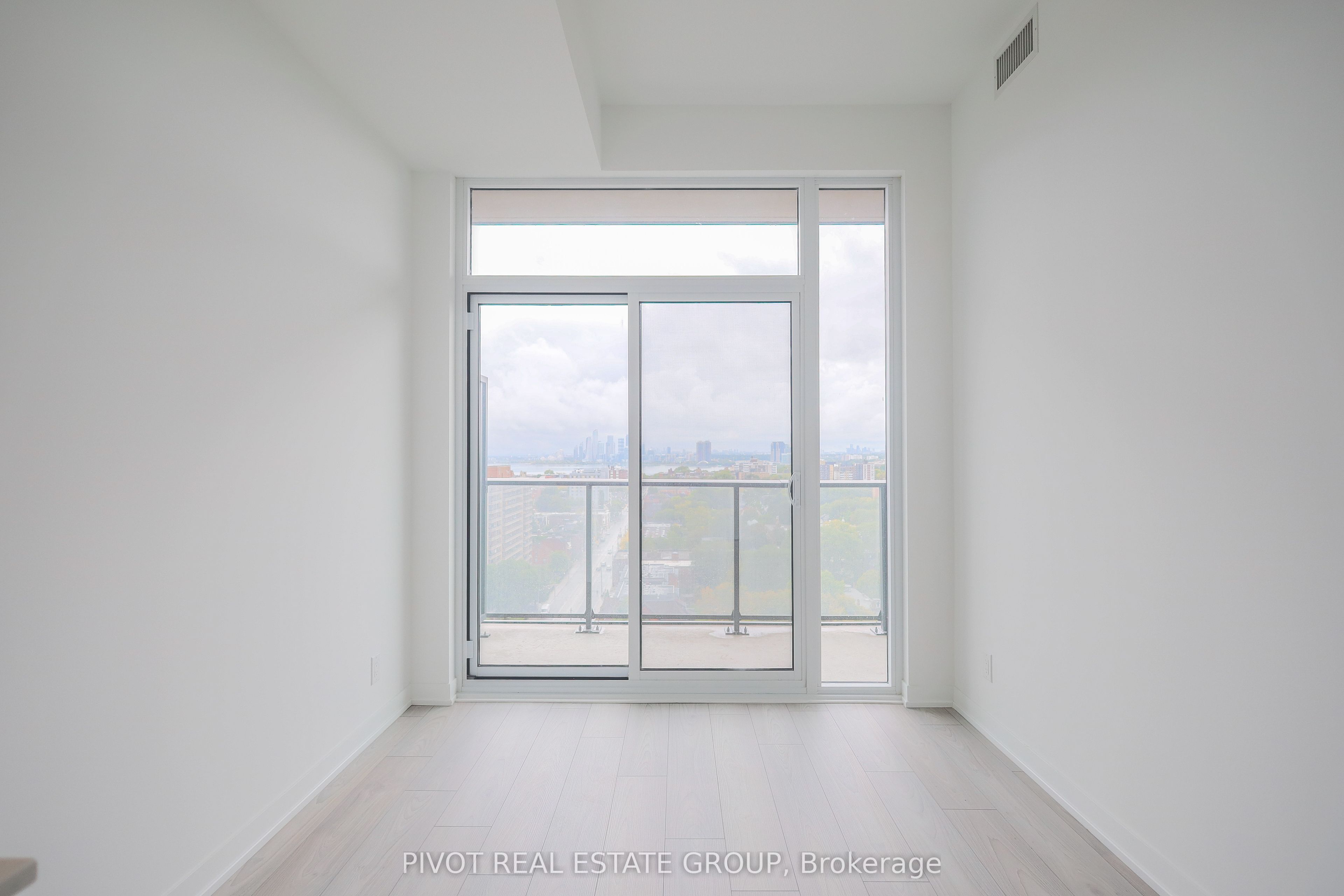 285 Dufferin Street 1406 Property Photo 5