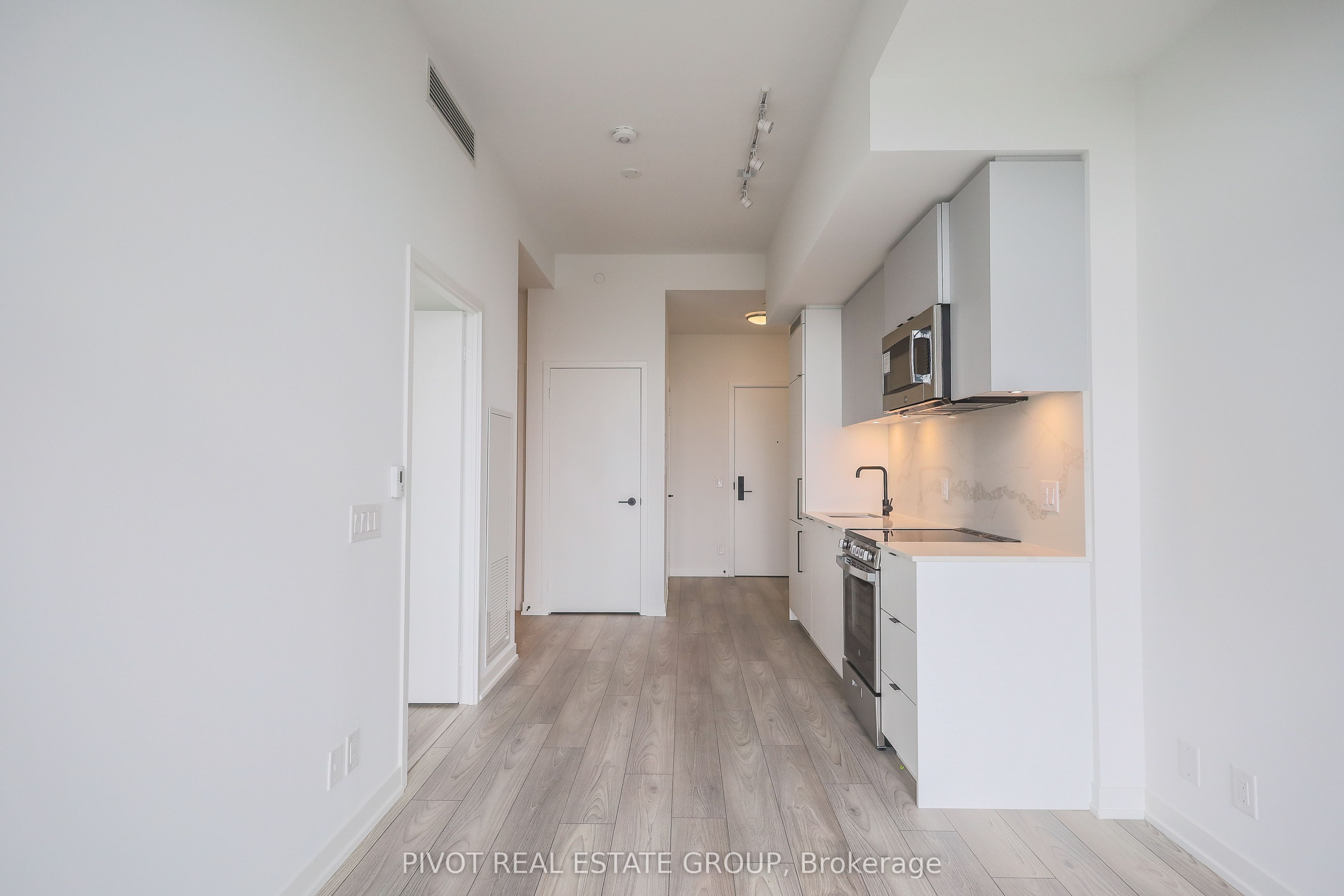285 Dufferin Street 1406 Property Photo 6