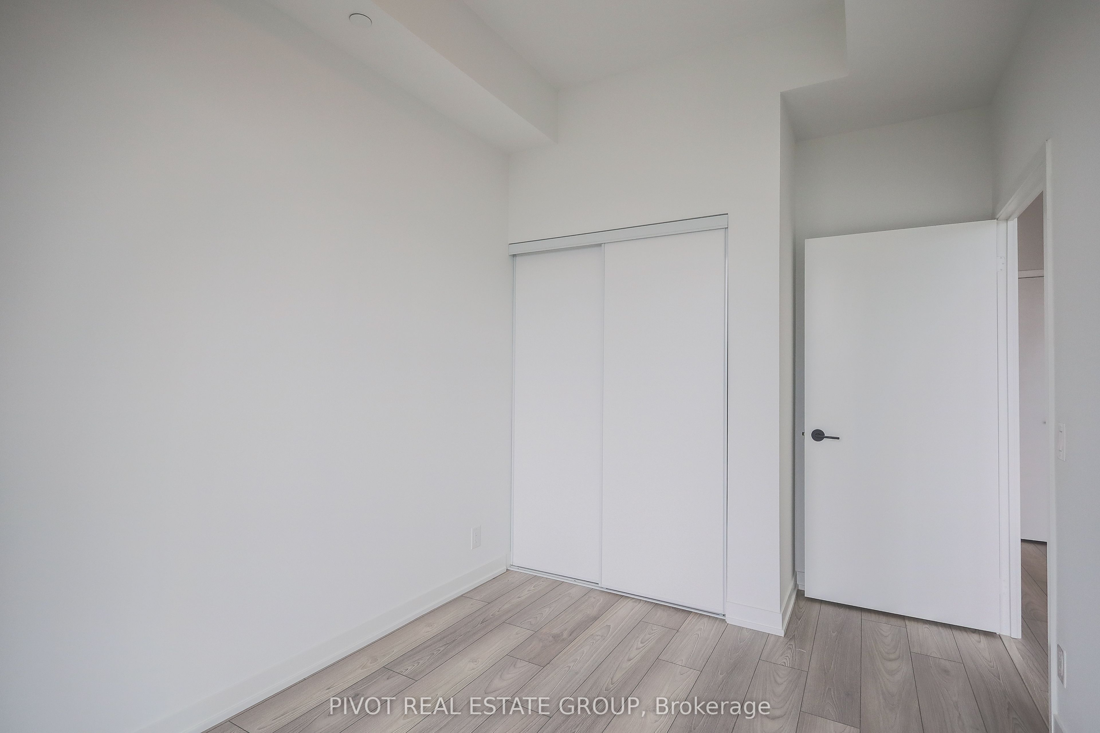 285 Dufferin Street 1406 Property Photo 8