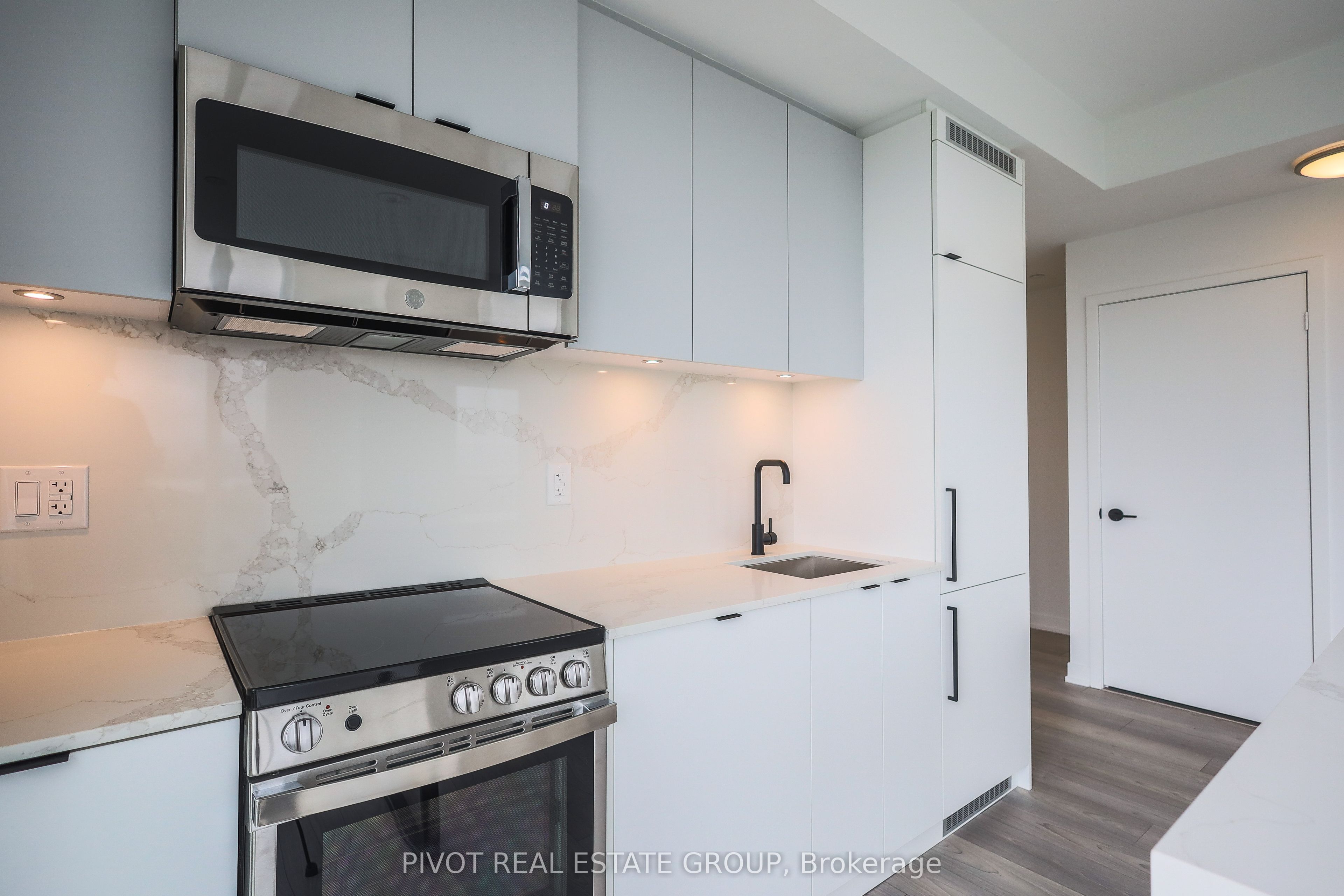 285 Dufferin Street 1508 Property Photo 6