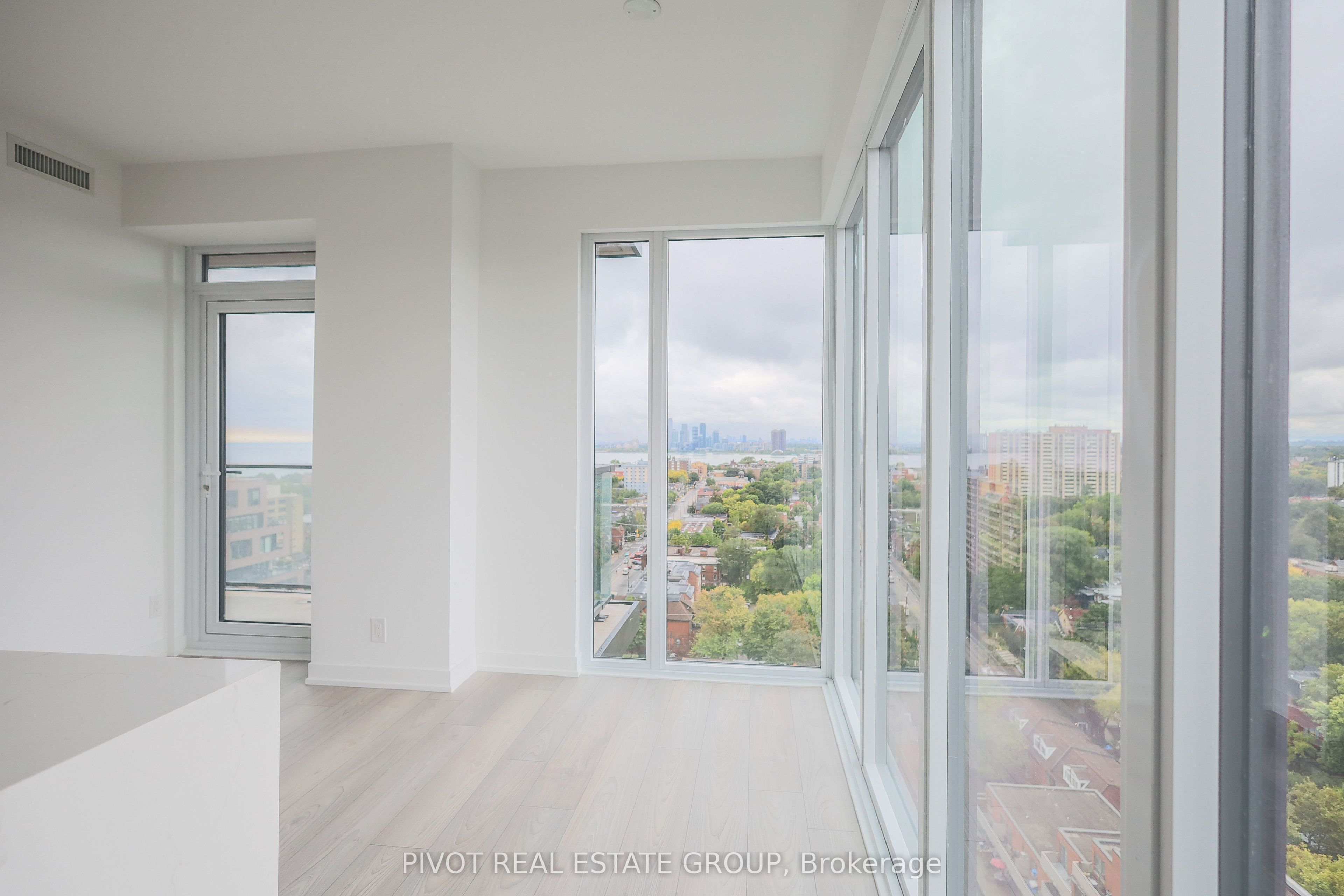 285 Dufferin Street 1508 Property Photo 7