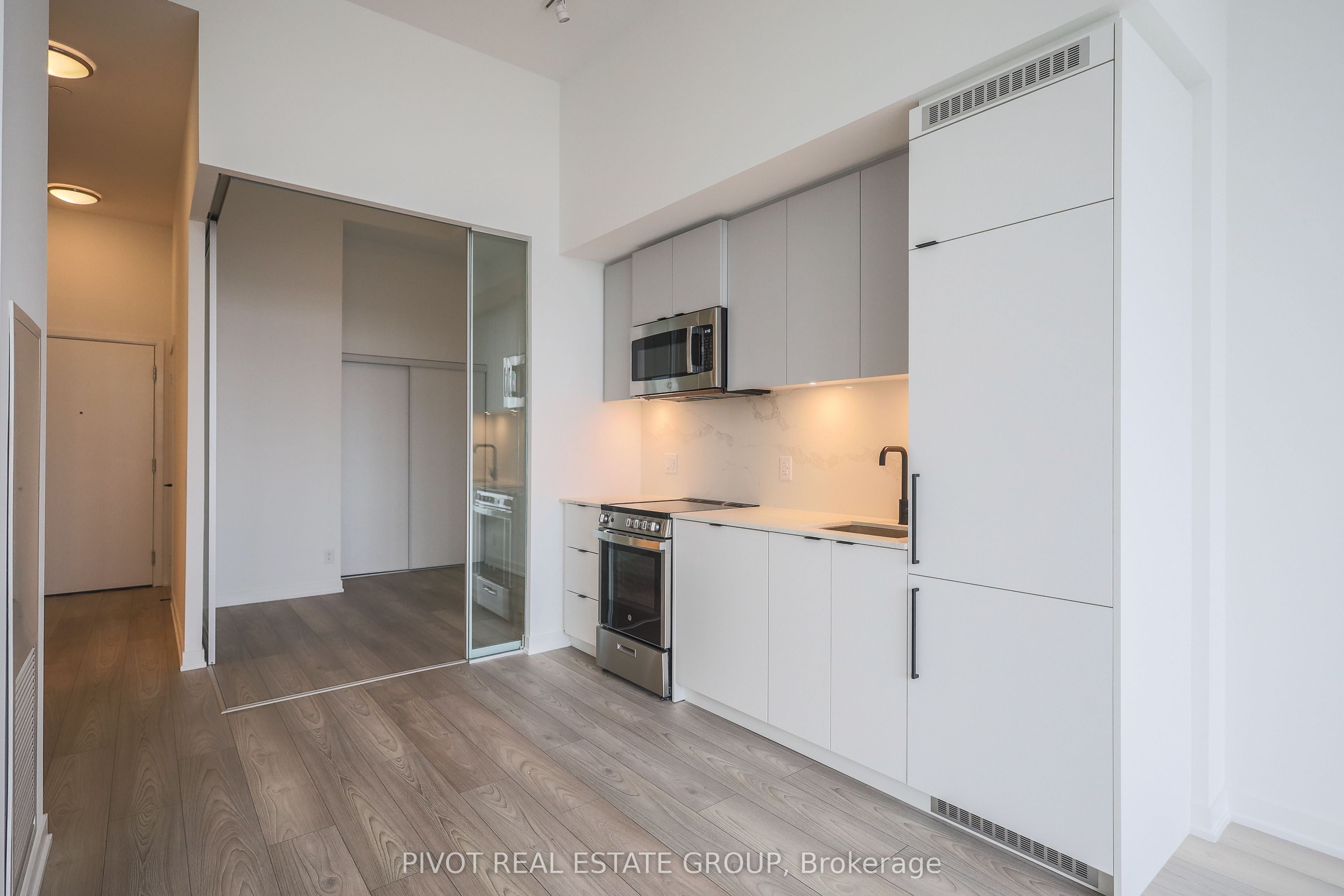 285 Dufferin Street 715 Property Photo 3