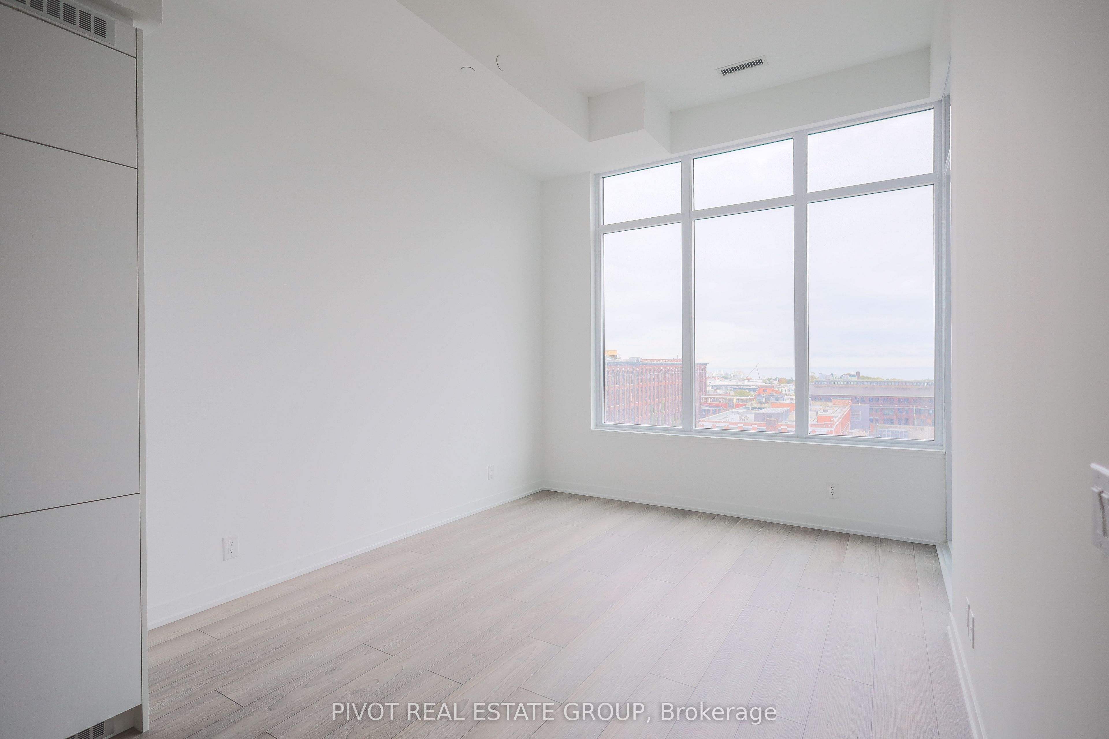 285 Dufferin Street 715 Property Photo 4