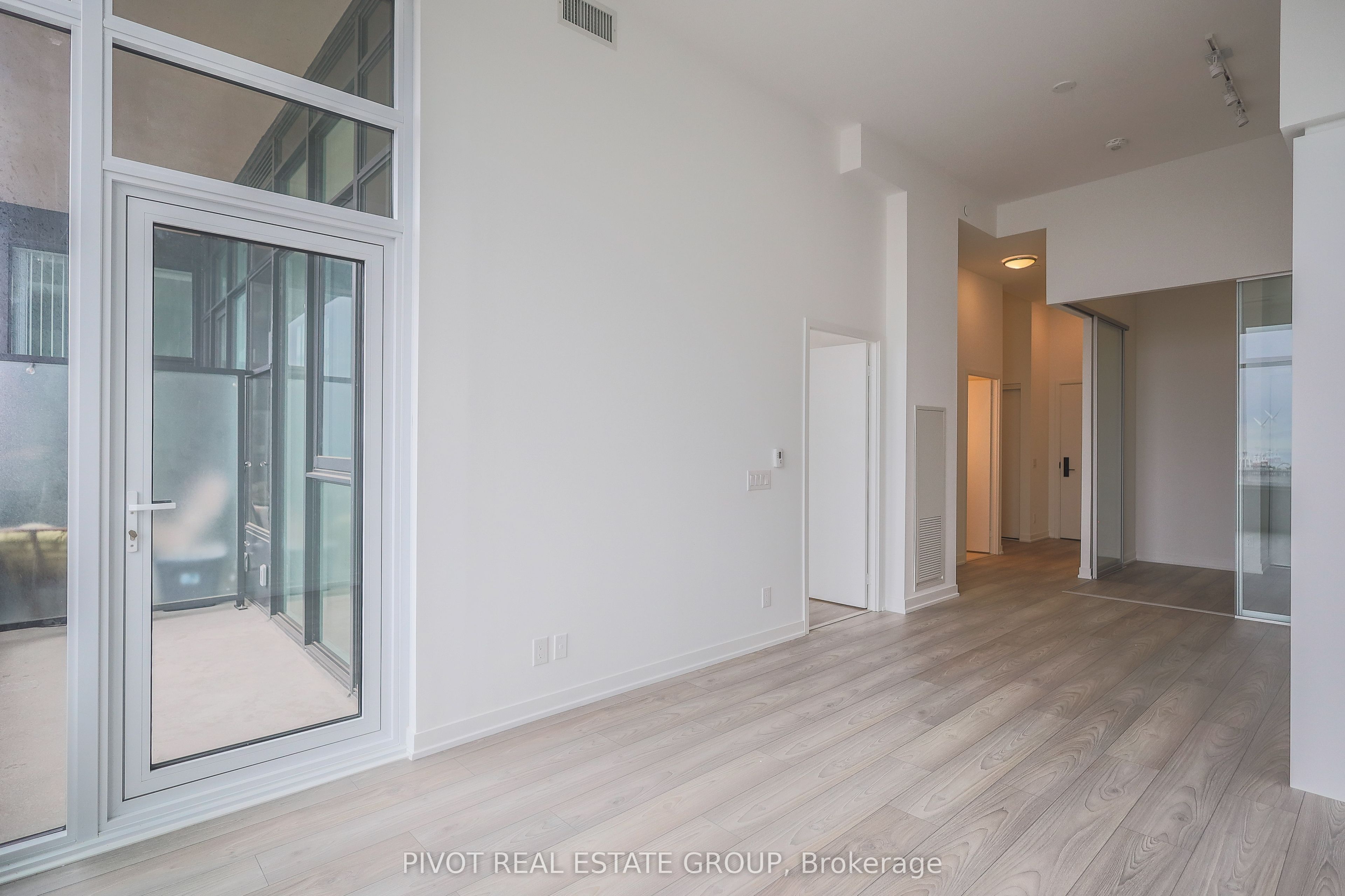 285 Dufferin Street 715 Property Photo 5