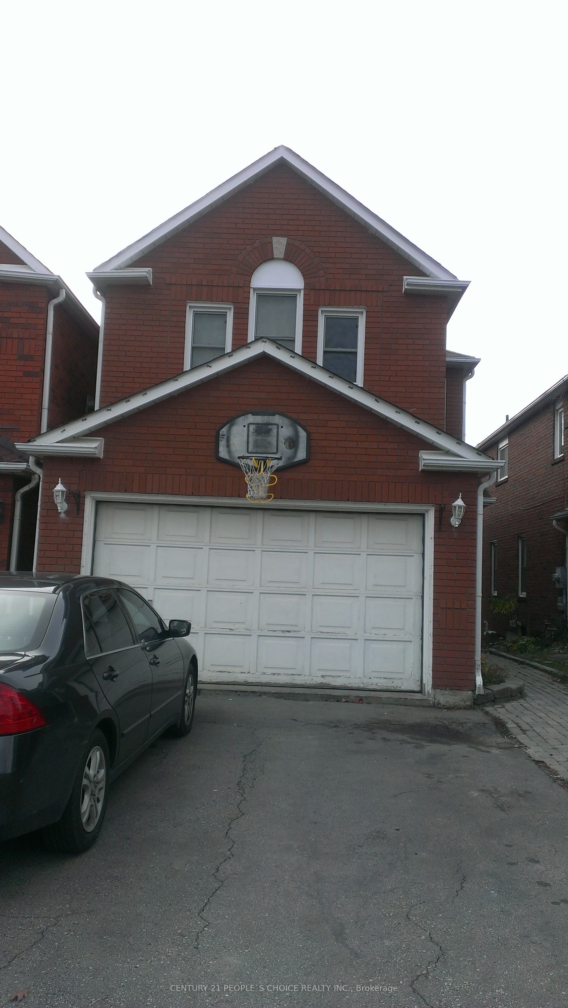 383 Jay Crescent Upper Property Photo 1