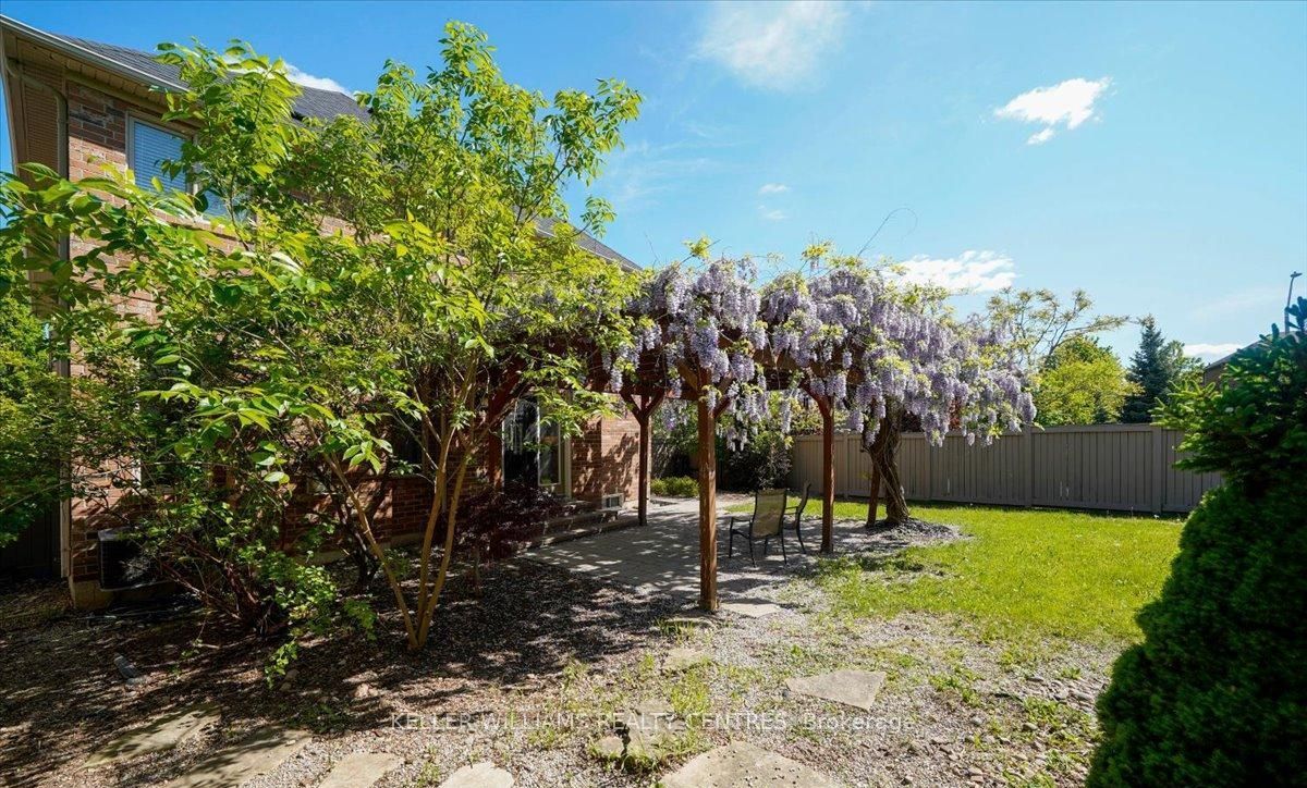 2309 Eighth Line Property Photo 4