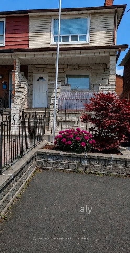 321 Caledonia Road Upper Property Photo 1