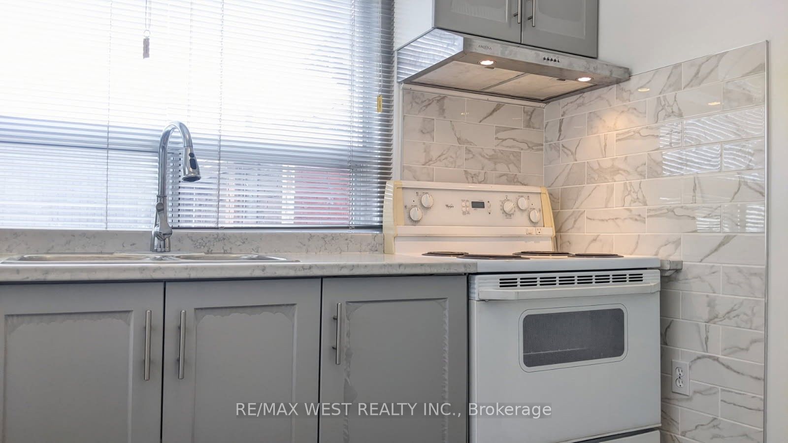 321 Caledonia Road Upper Property Photo 4