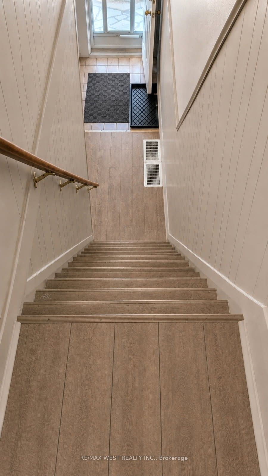 321 Caledonia Road Upper Property Photo 9
