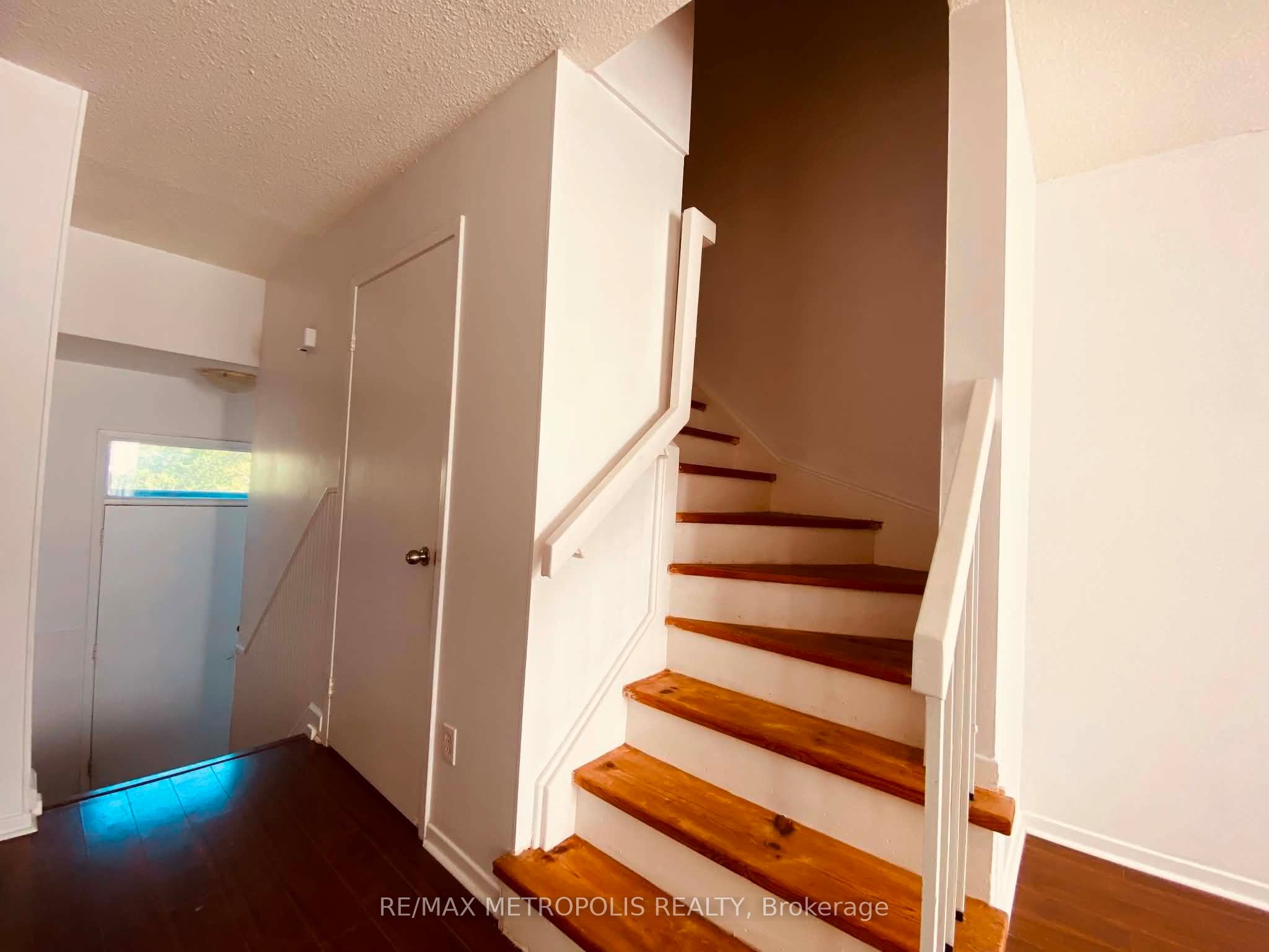 85 Elmvale Avenue Property Photo 8