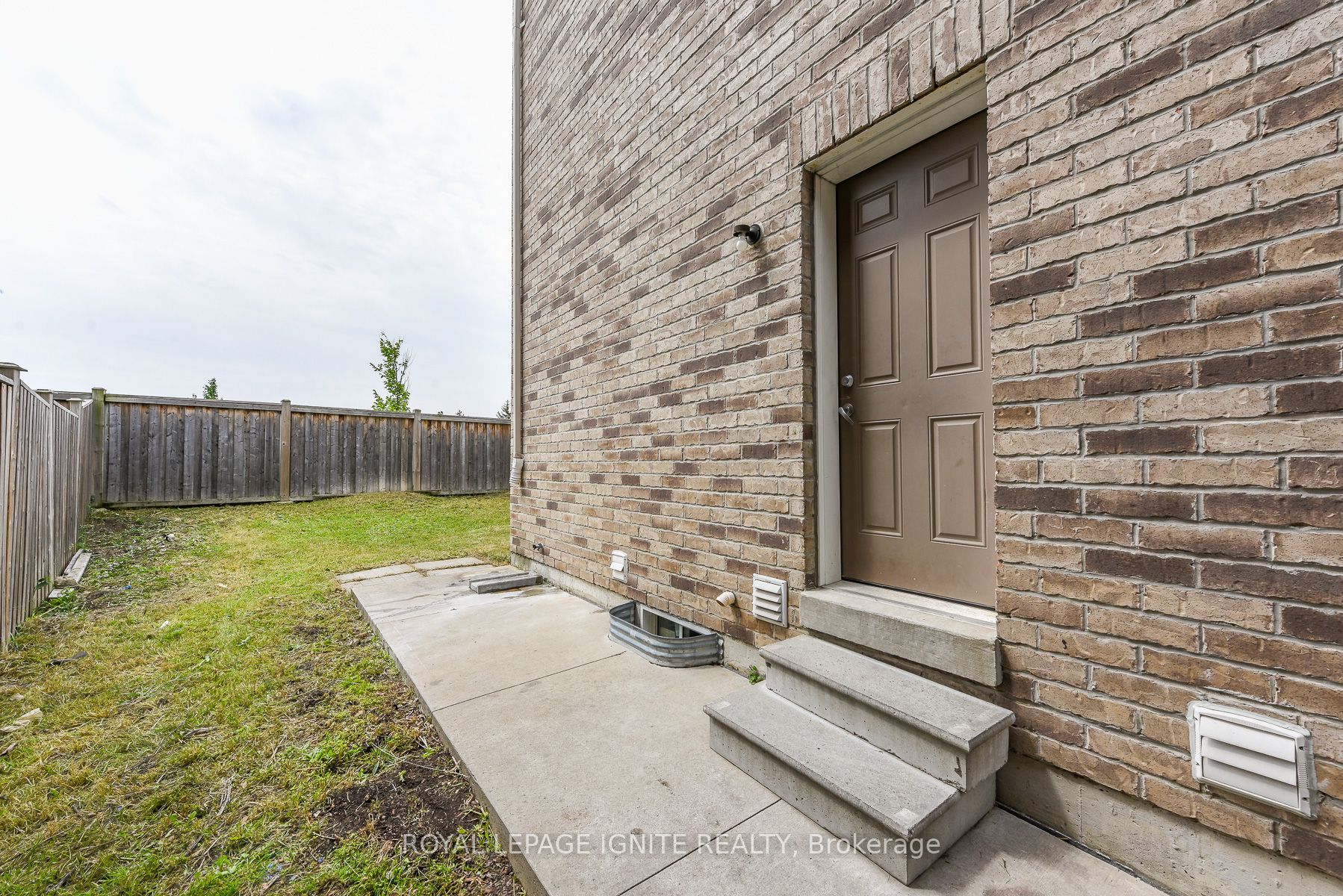 52 Harpreet Circle Property Photo 4