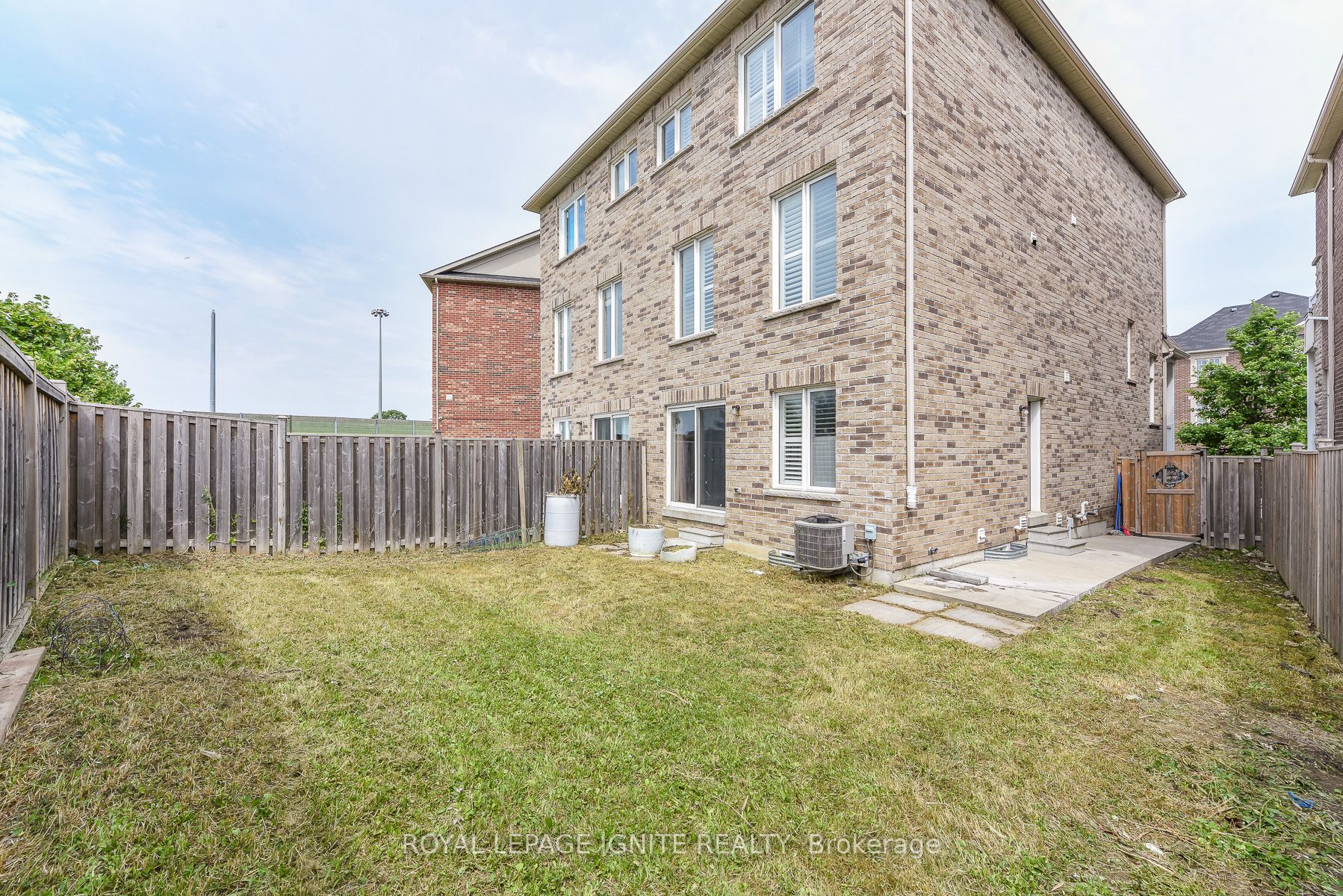 52 Harpreet Circle Property Photo 6