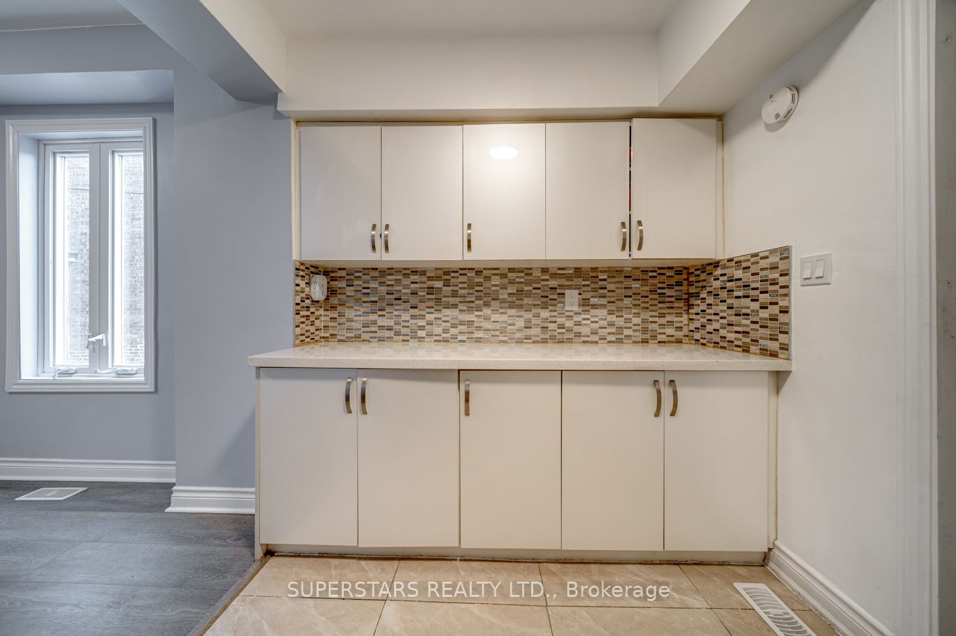 1587 Dufferin Street W Property Photo 11