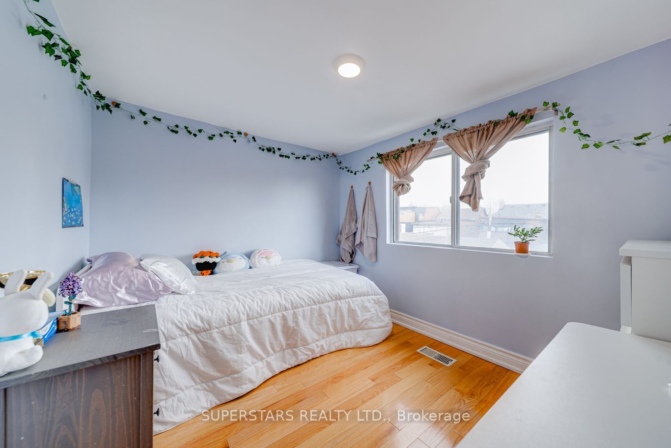 1587 Dufferin Street W Property Photo 19
