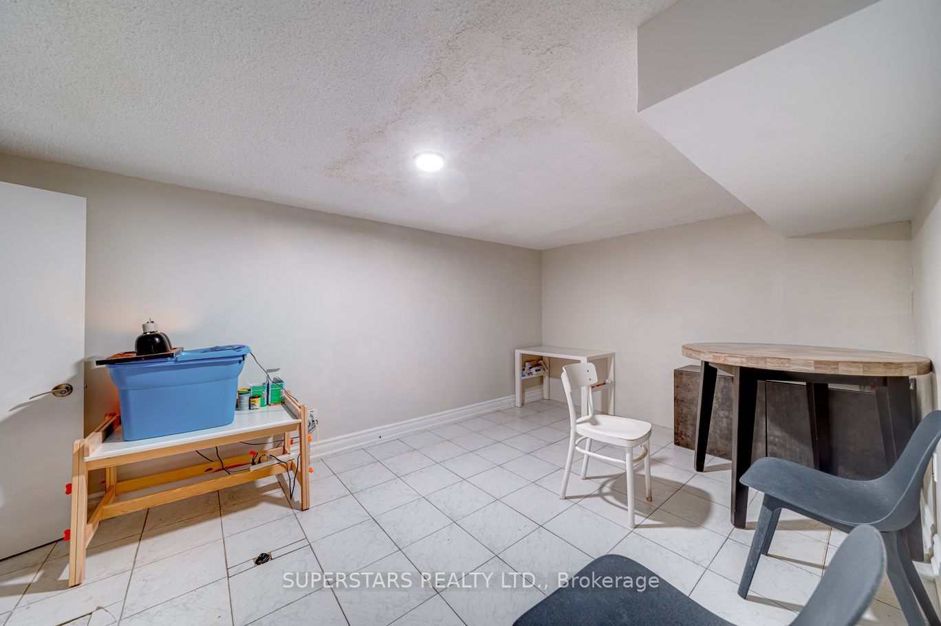 1587 Dufferin Street W Property Photo 23