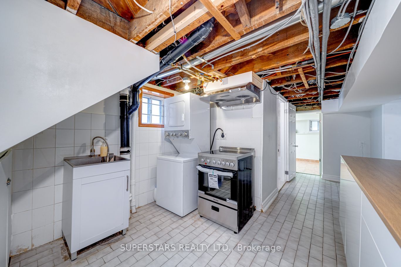 1587 Dufferin Street W Property Photo 25