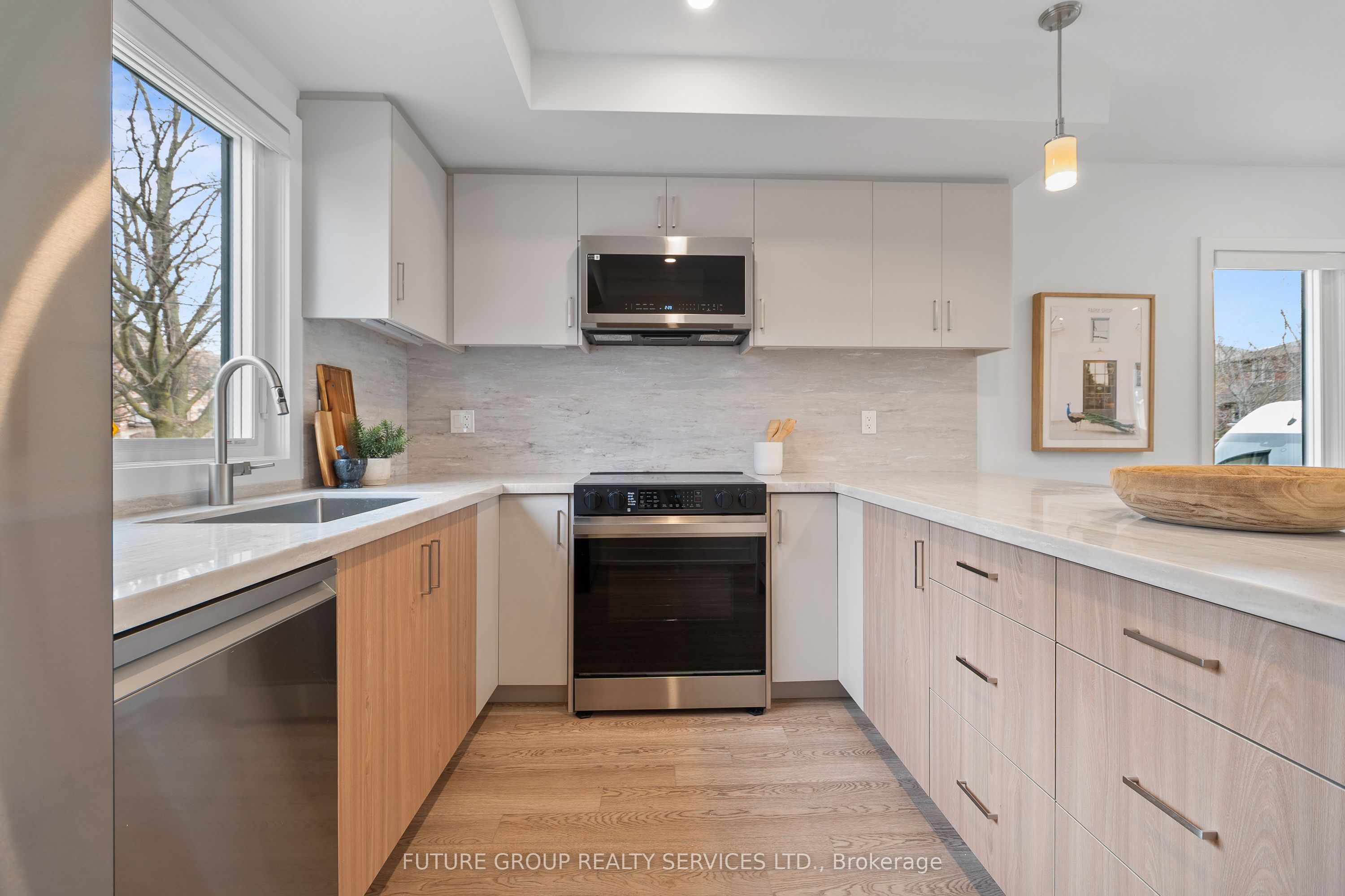 34 Poplar Avenue Unit 2 Property Photo 3