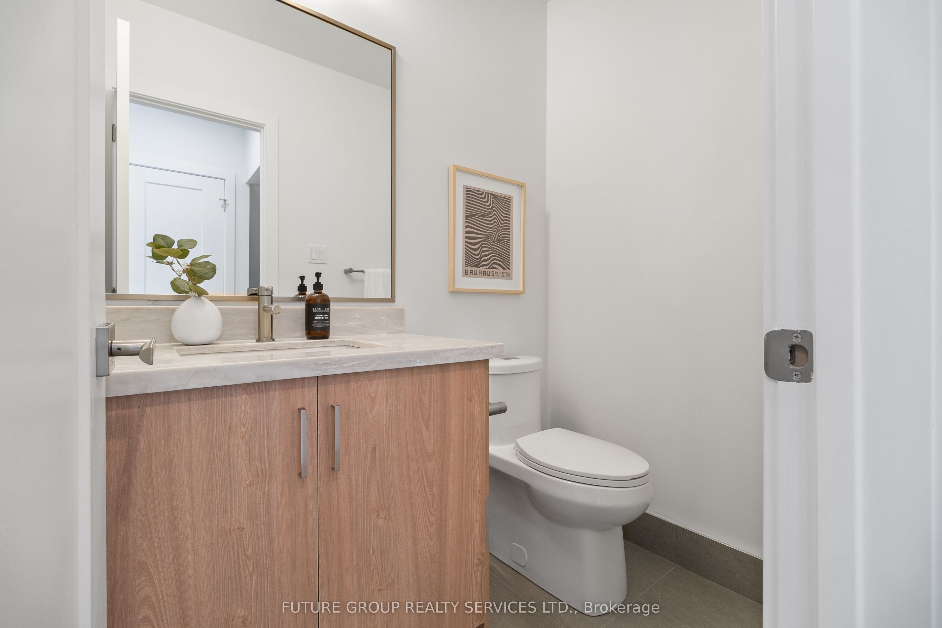 34 Poplar Avenue Unit 2 Property Photo 11