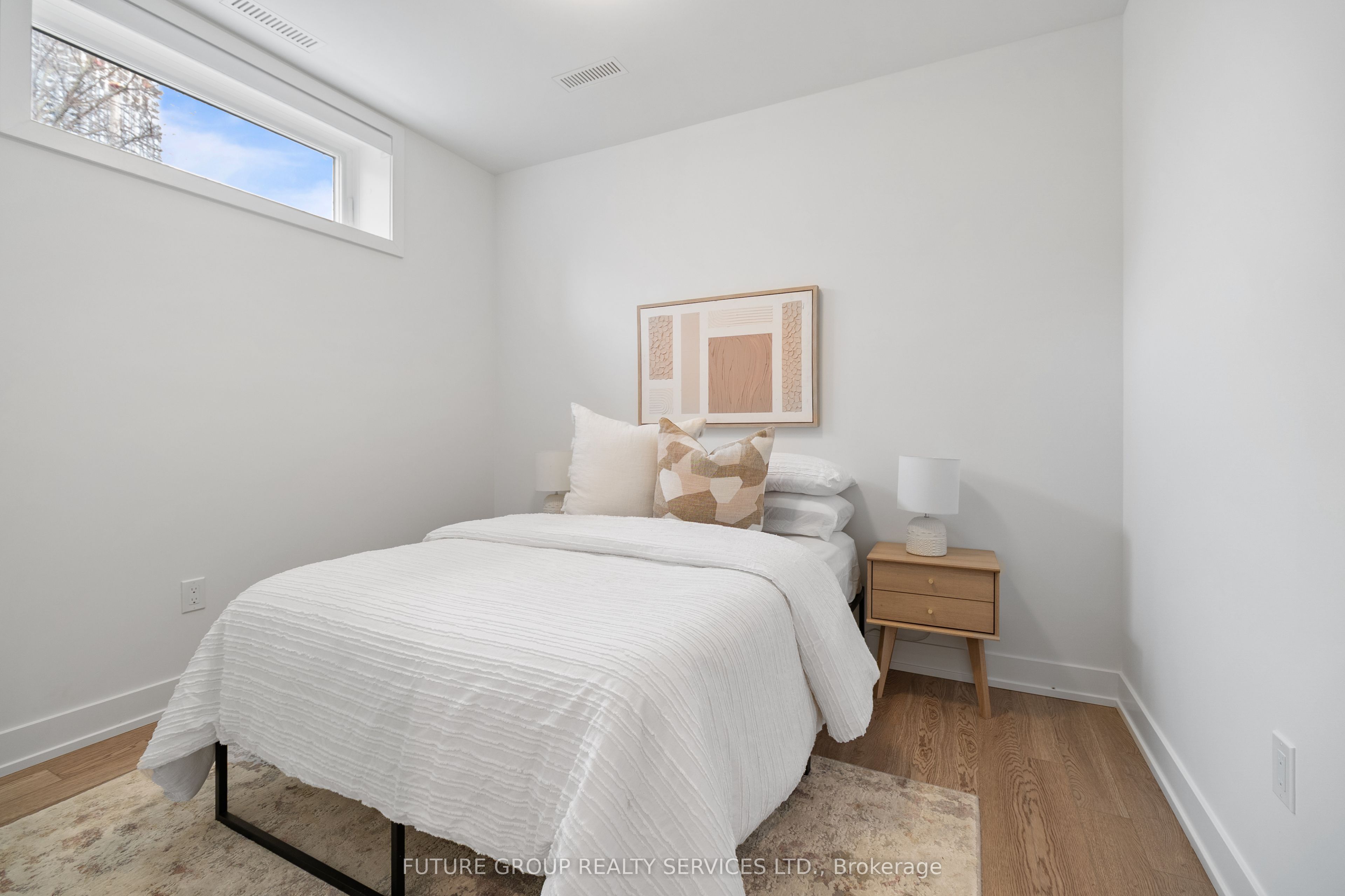 34 Poplar Avenue Unit 2 Property Photo 17