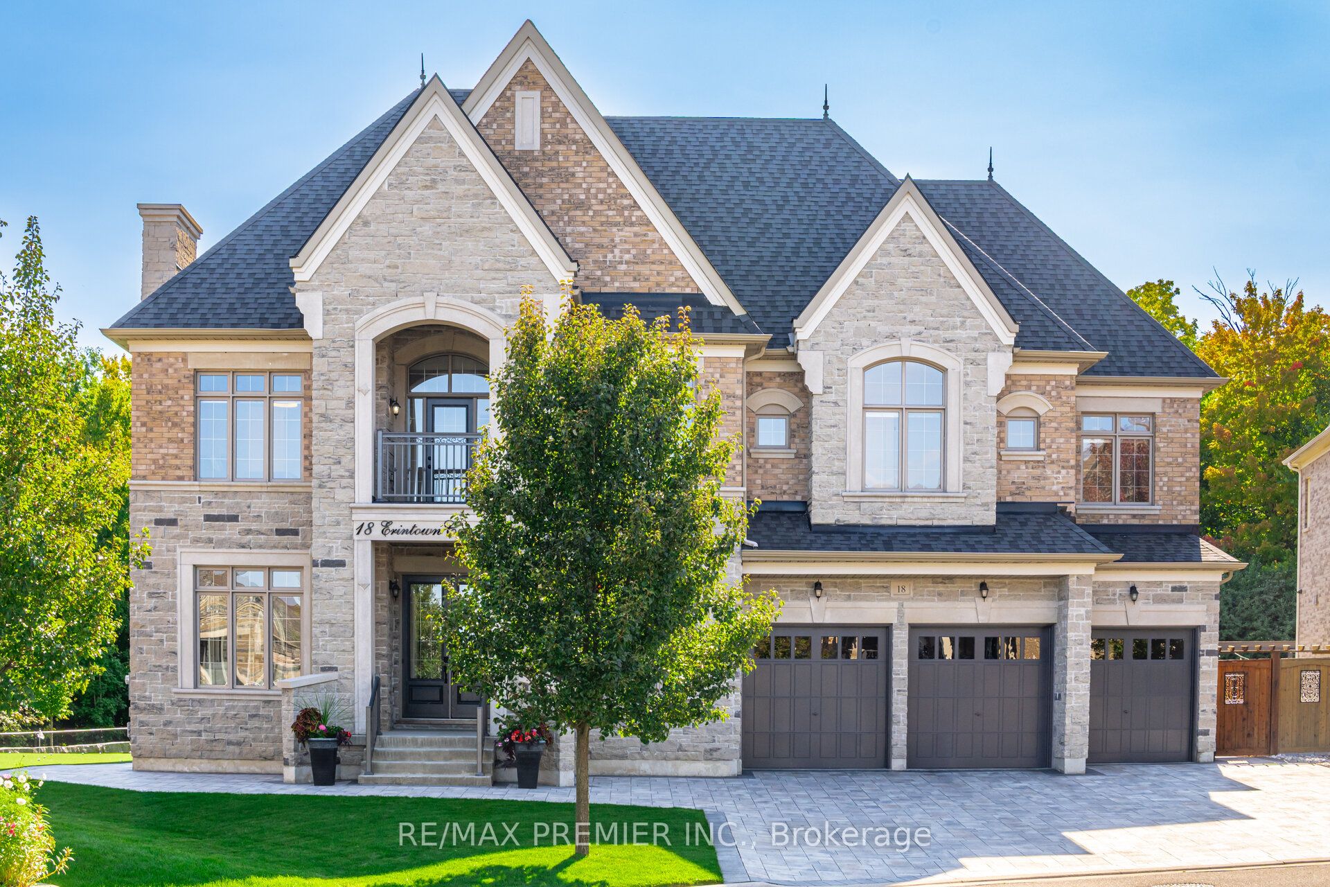 18 Erintown Crescent Property Photo 3